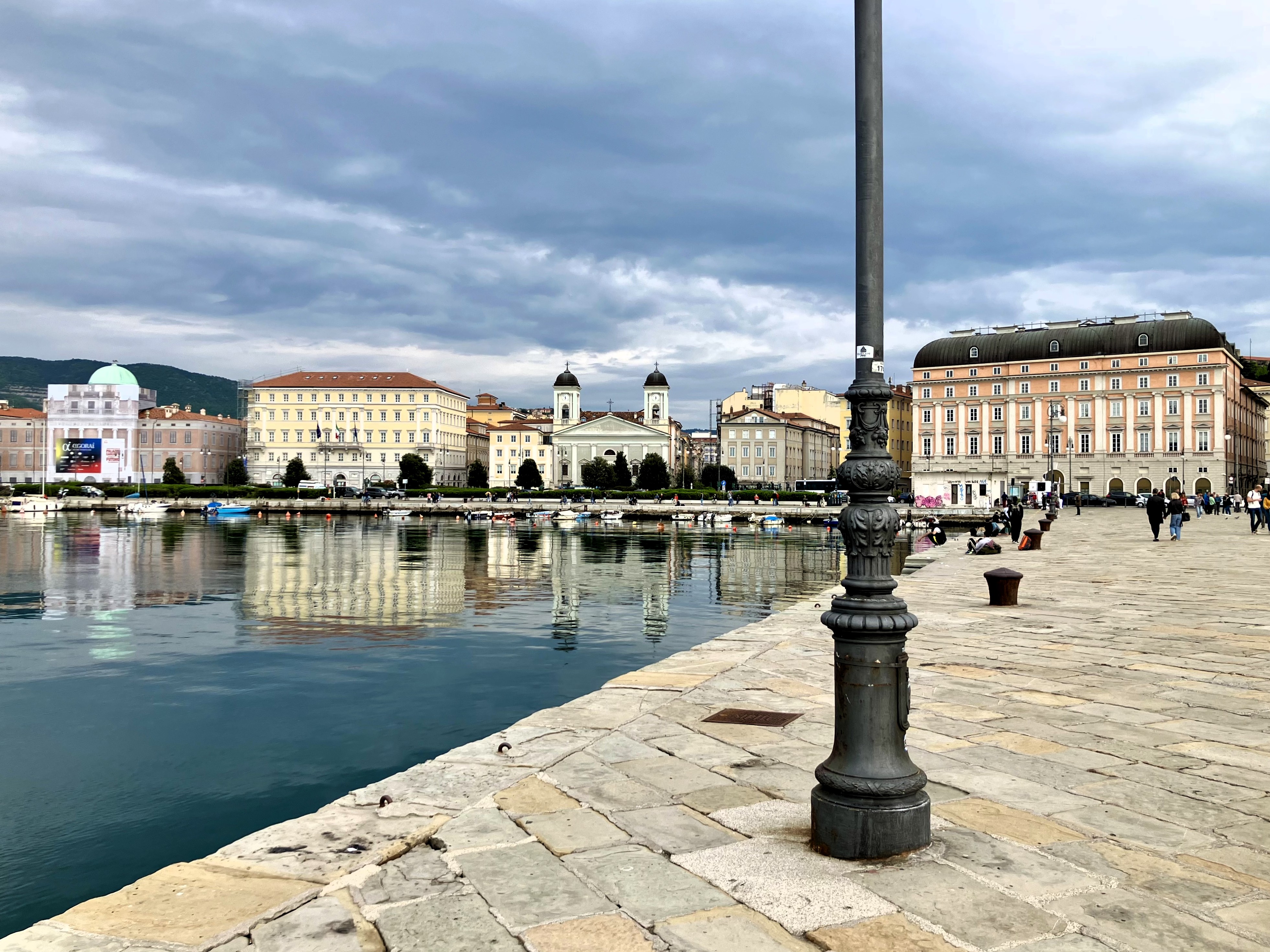 Vista di Trieste dal Molo Audace
