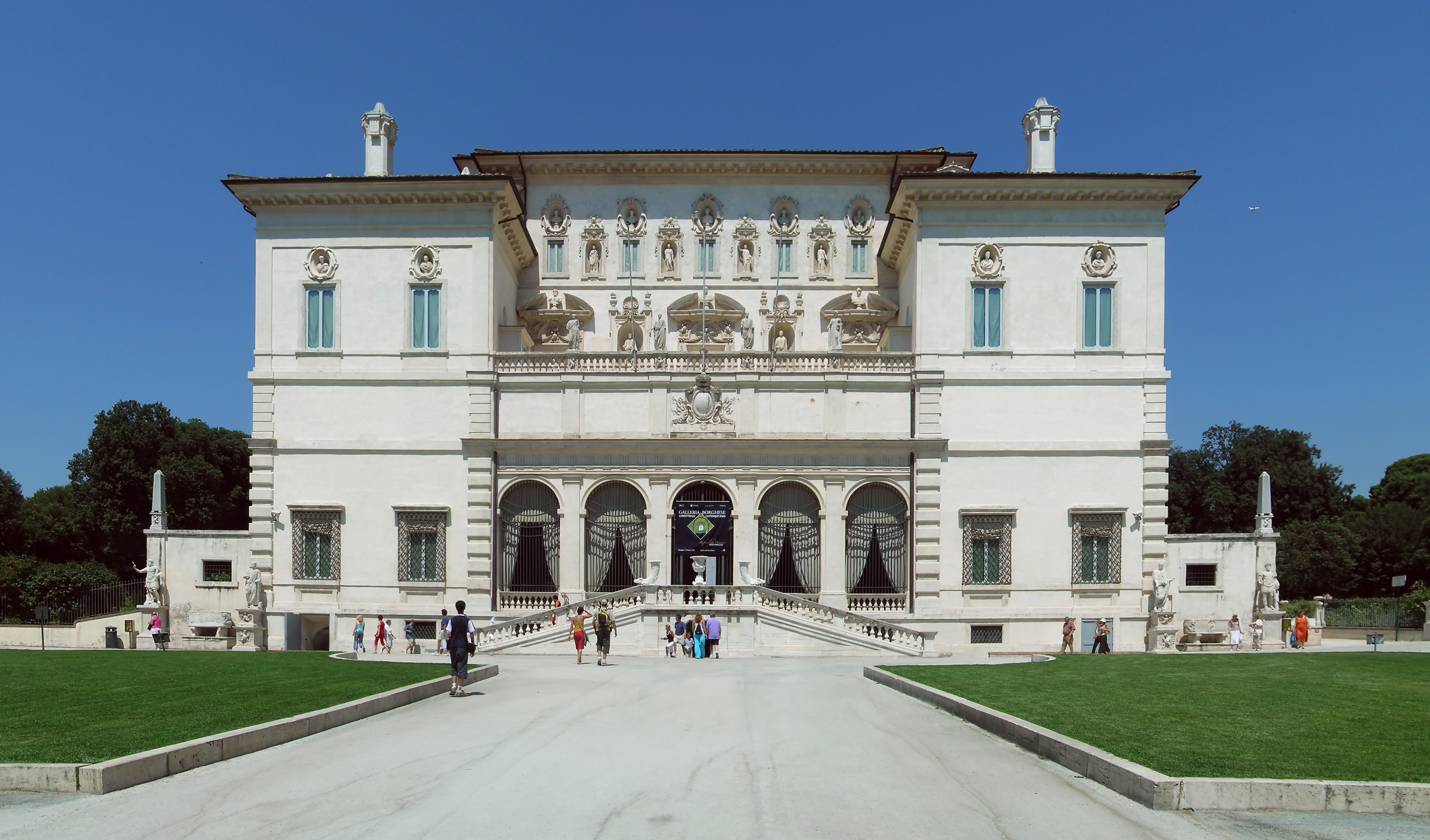 Facciata della Galleria Borghese a Roma