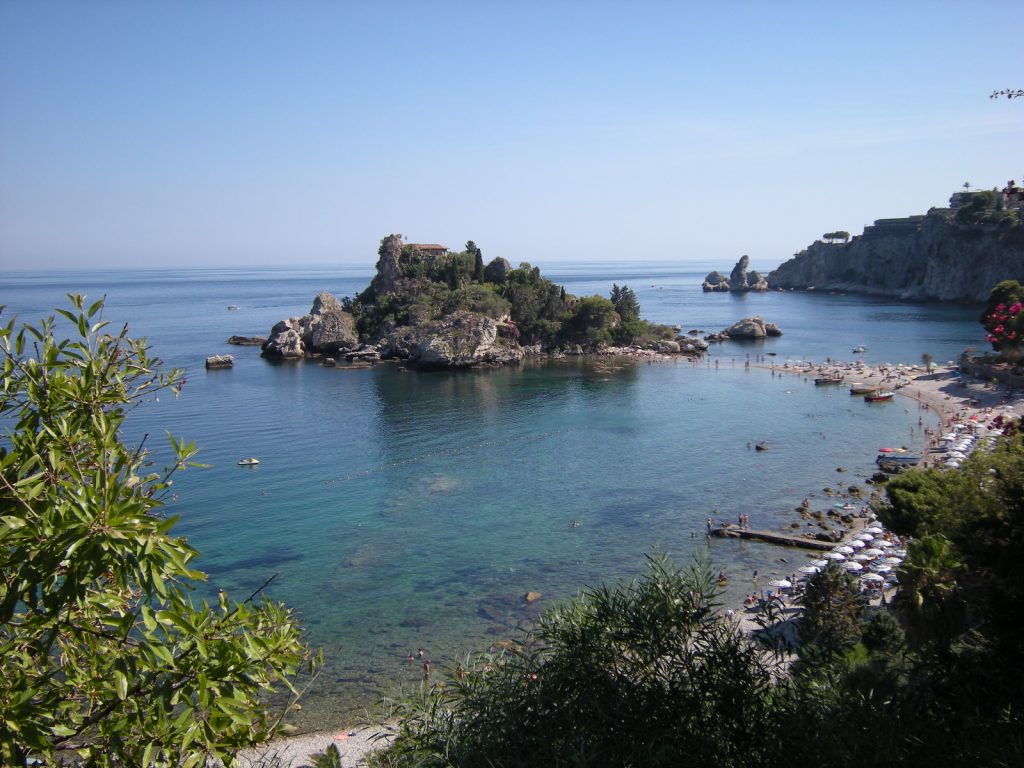 Isola Bella davanti alla costa di Taormina