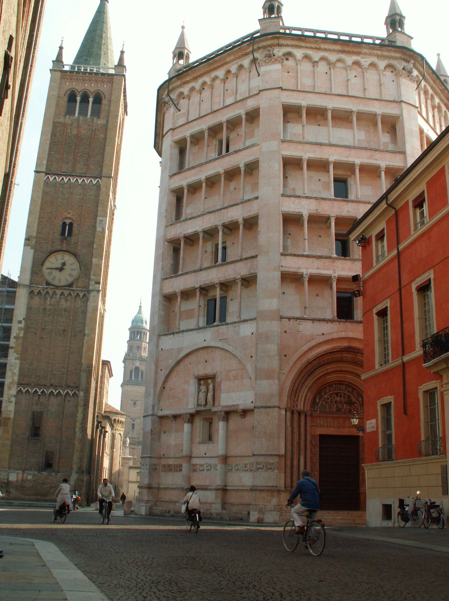 Battistero e campanile di Parma