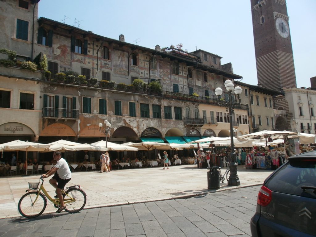 Piazza delle Erbe a Verona