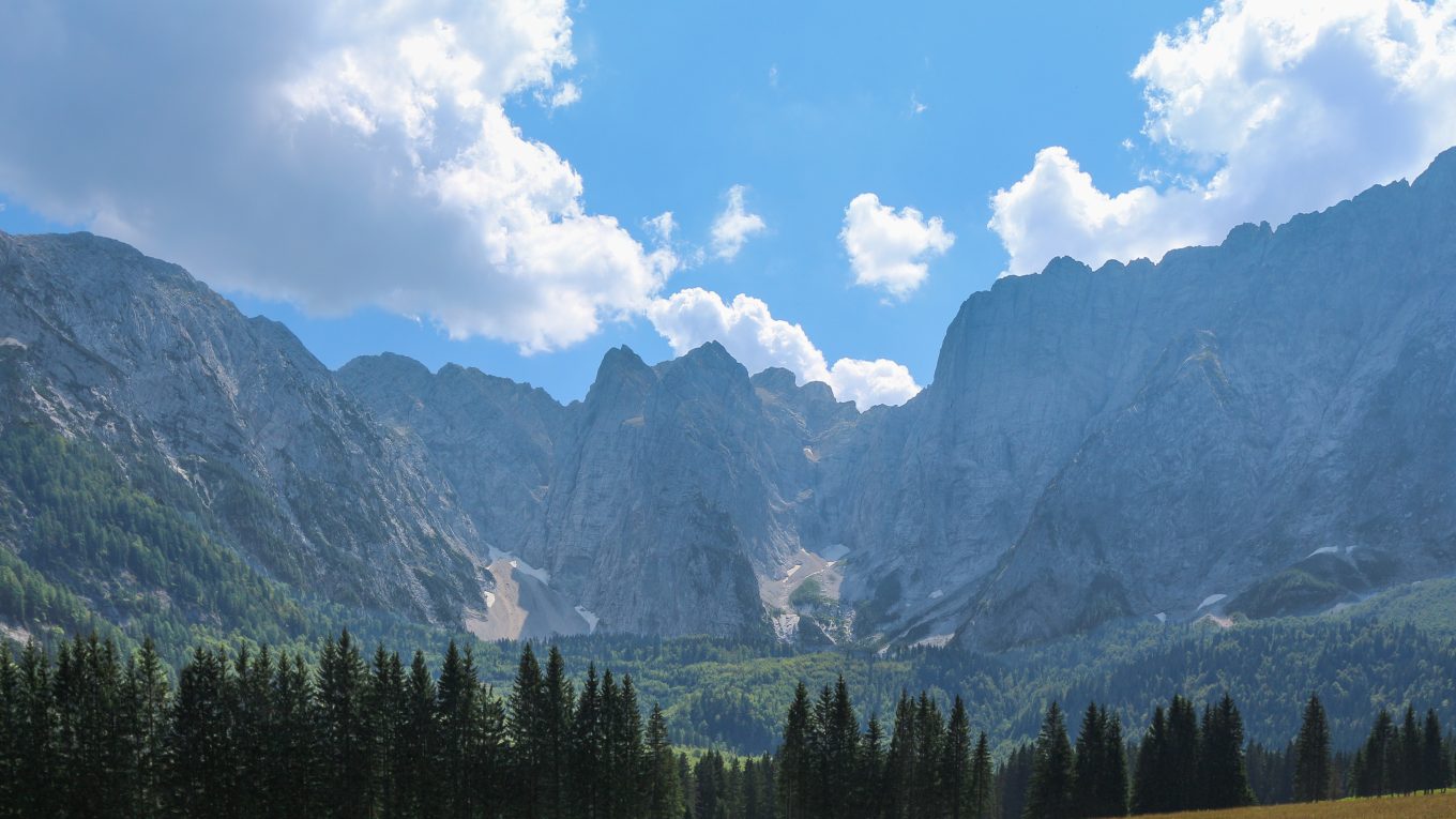 Laghi di Fusine e cime delle Alpi Giulie
