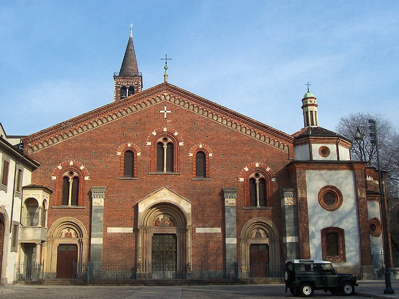 Facciata della Basilica di Sant Eustorgio a Milano