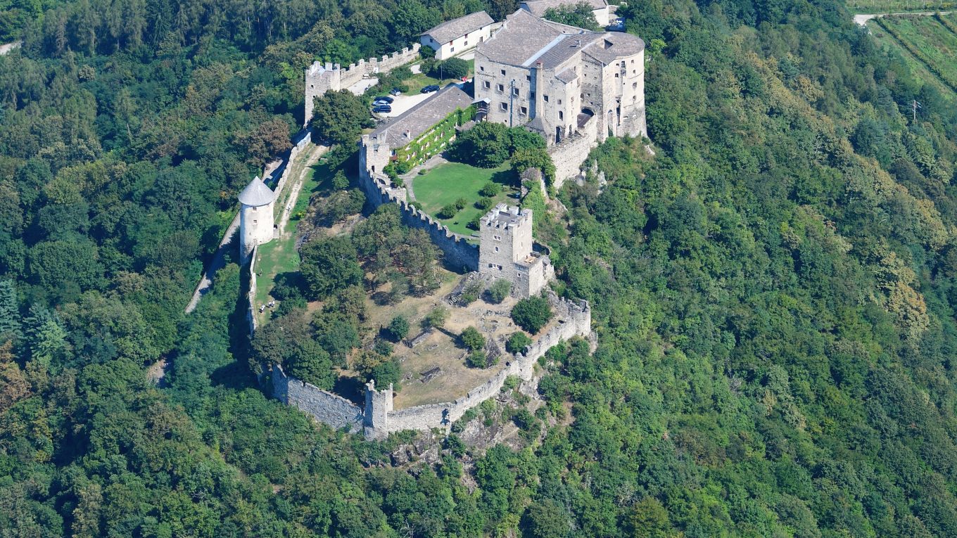 Castel Pergine visto dall alto a Pergine Valsugana
