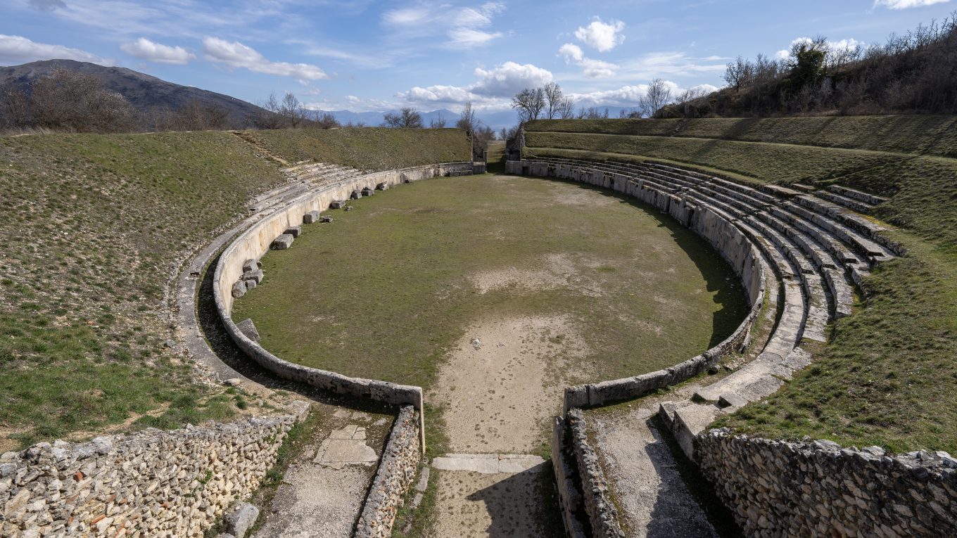 Anfiteatro romano di Alba Fucens in Abruzzo
