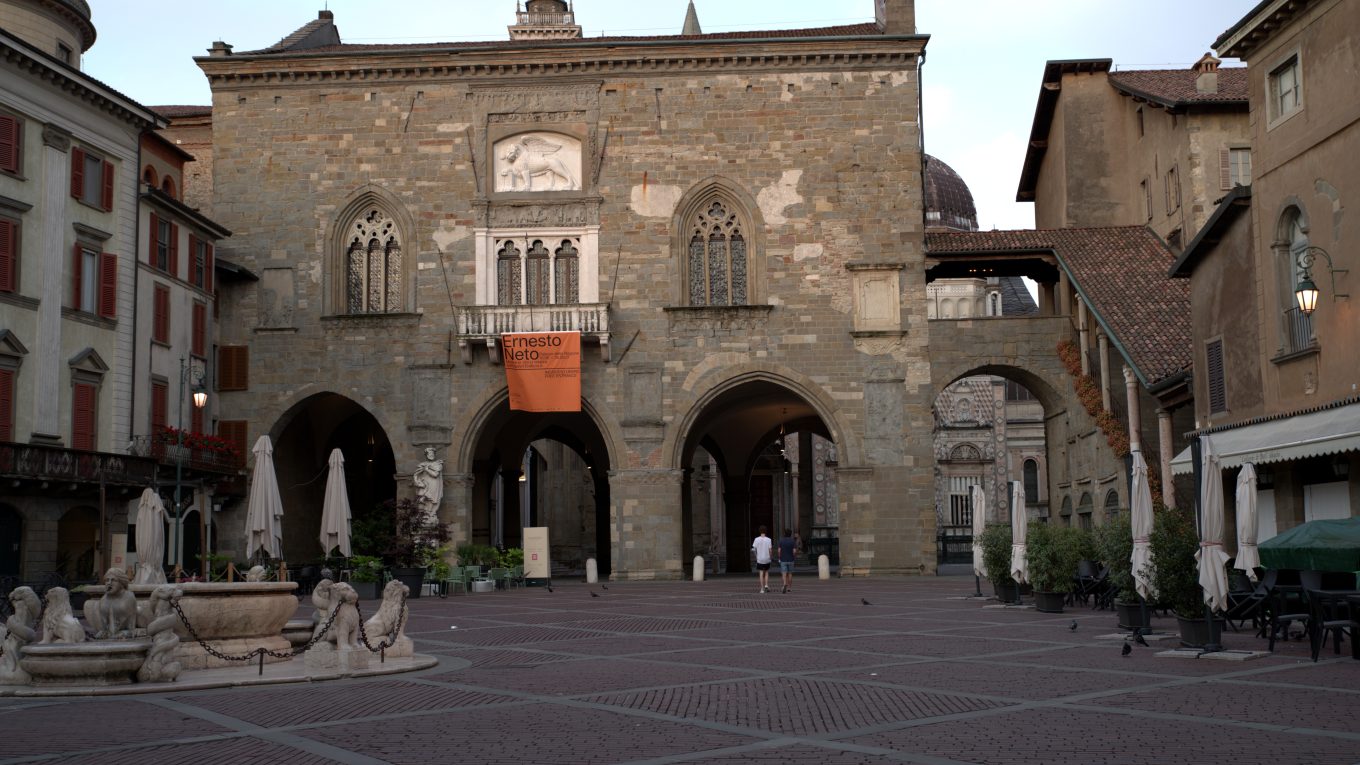 Piazza Vecchia e Palazzo della Ragione a Bergamo Alta