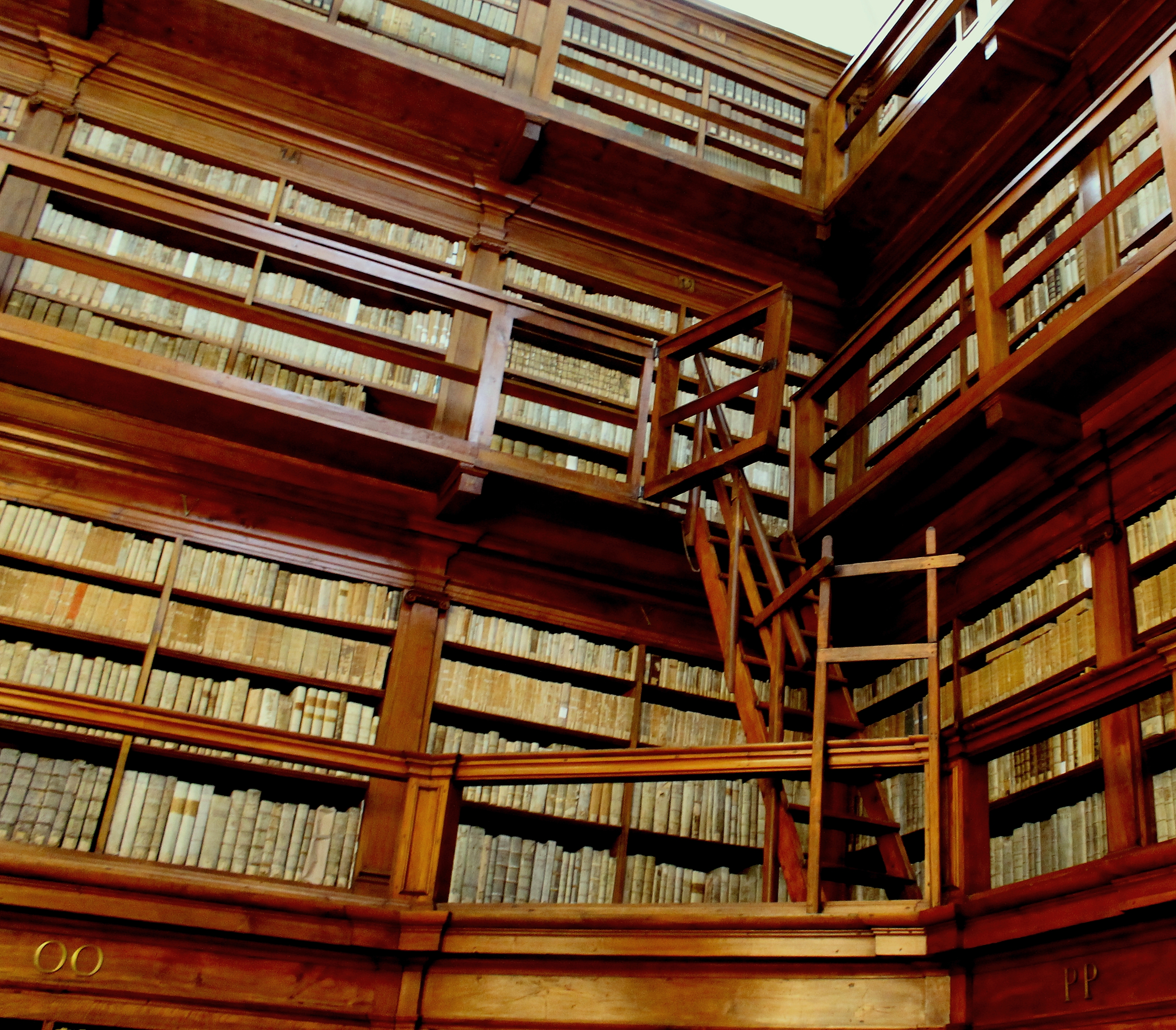 Sala della Biblioteca Teresiana a Mantova