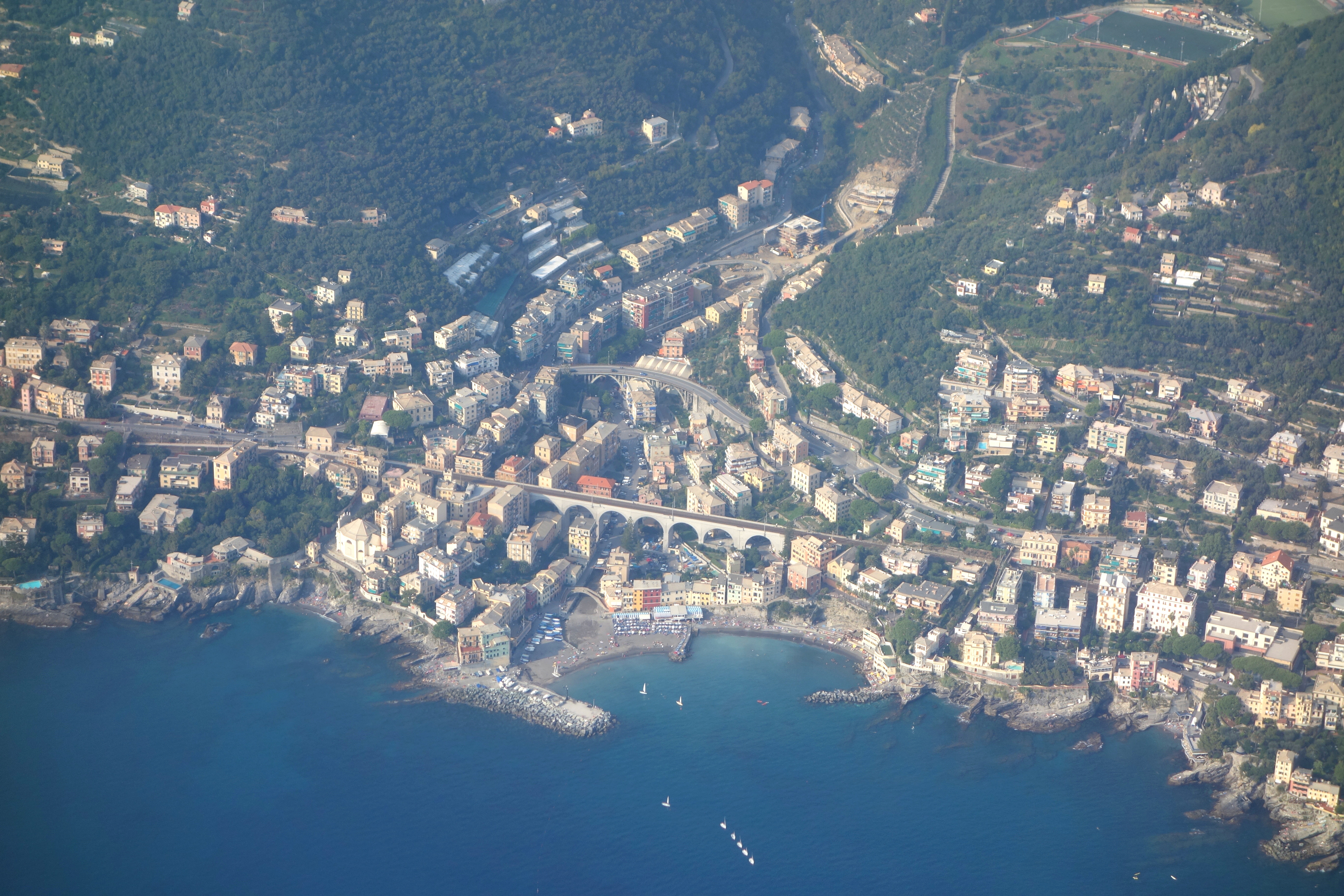 Veduta aerea di Bogliasco e del mare