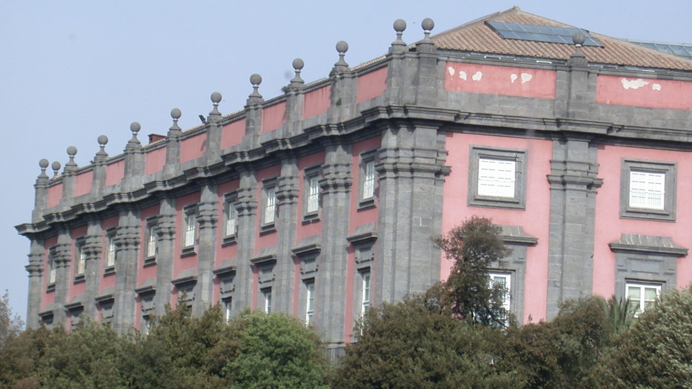 Facciata della Reggia di Capodimonte a Napoli