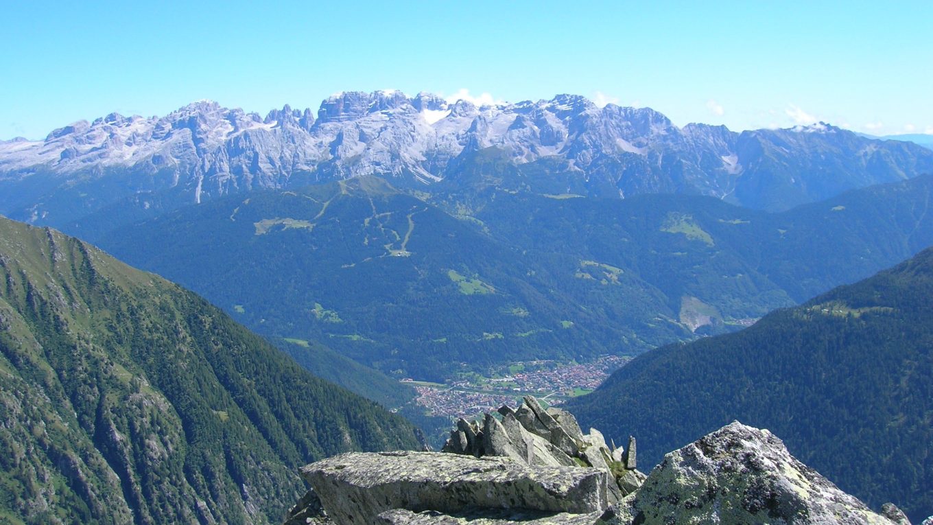 Pinzolo e Carisolo con le Dolomiti di Brenta