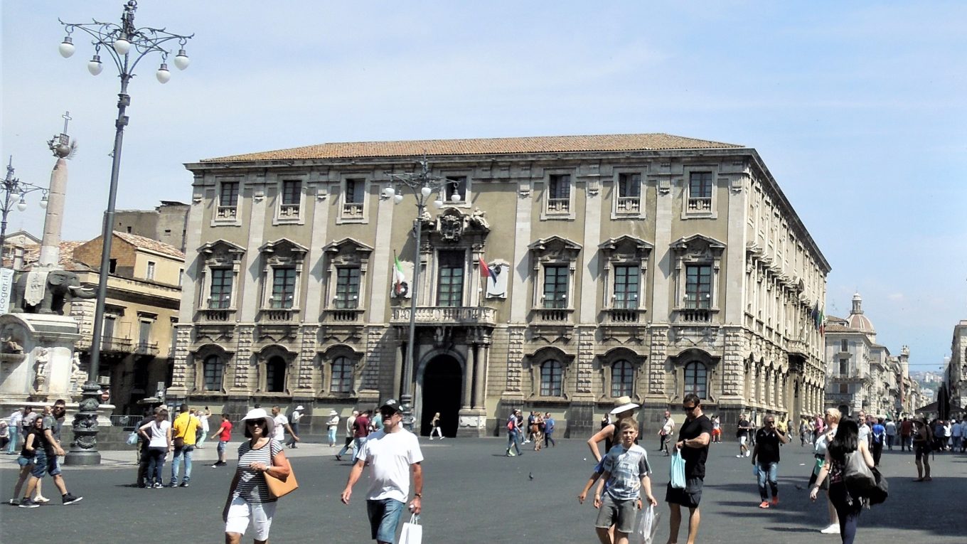 Piazza del Duomo e Palazzo degli Elefanti a Catania