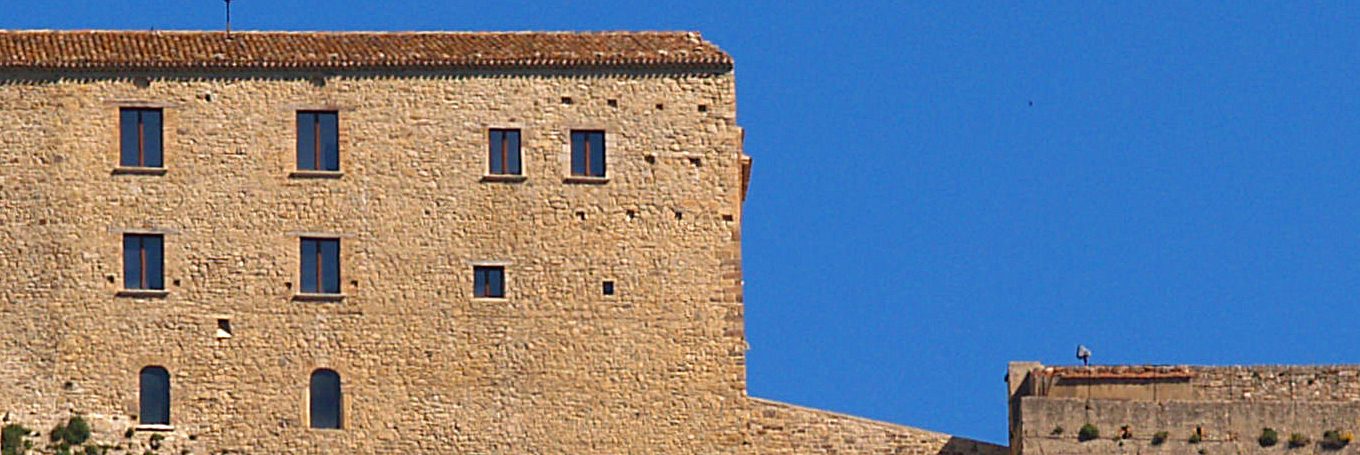 Panorama di Civitacampomarano con il castello