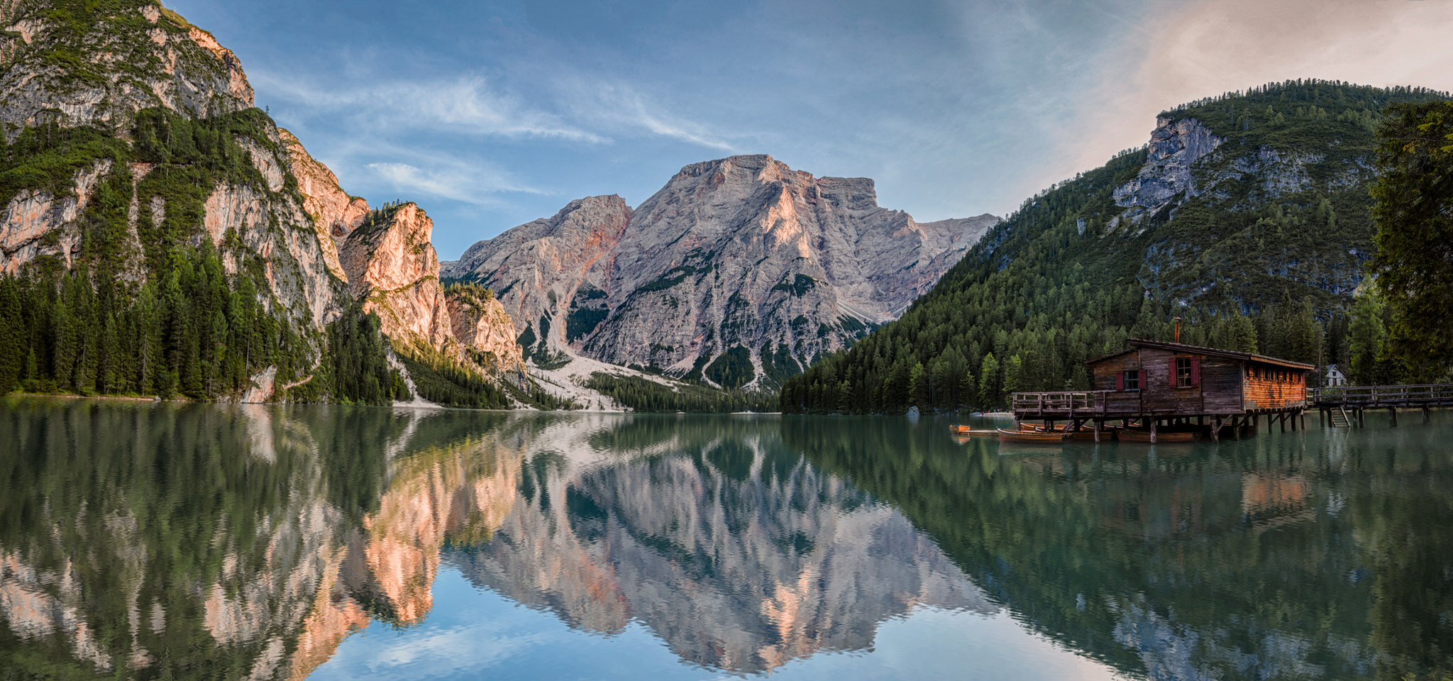 Riflessi delle Dolomiti nel Lago di Braies