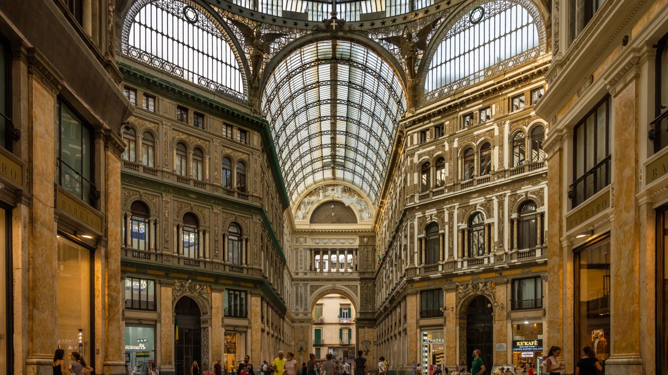 Interno della Galleria Umberto I a Napoli