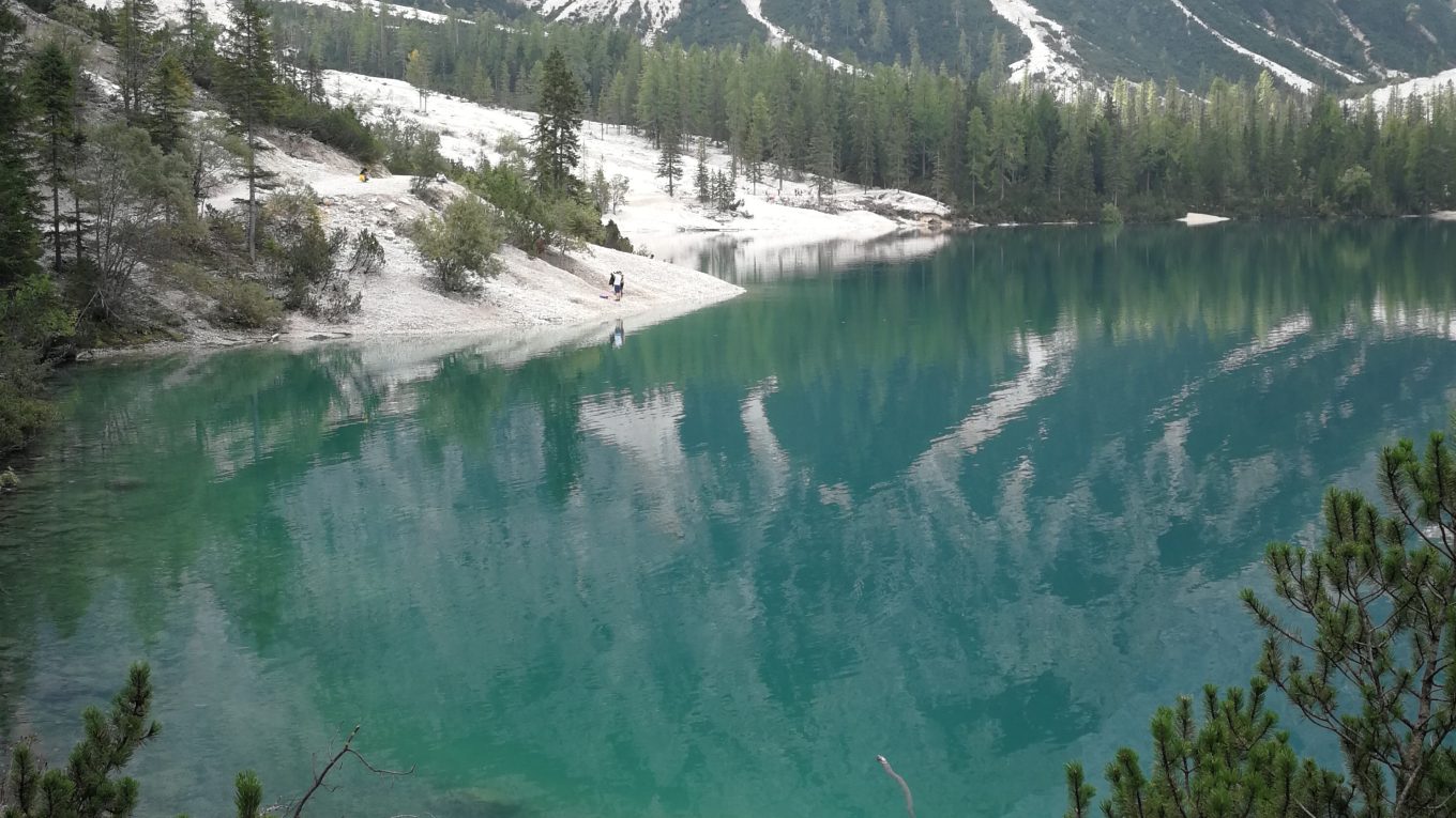 Lago di Braies visto dal sentiero panoramico
