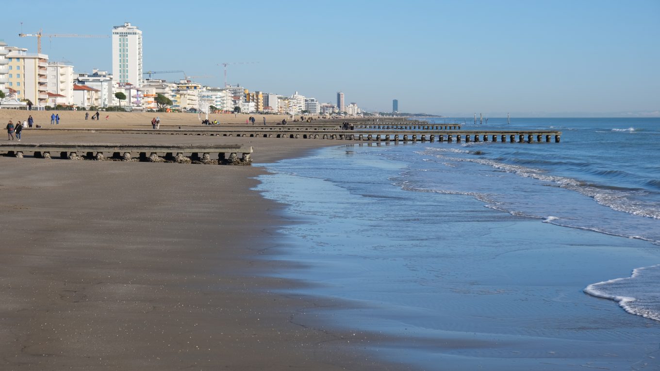 Spiaggia e pontili del Lido di Jesolo
