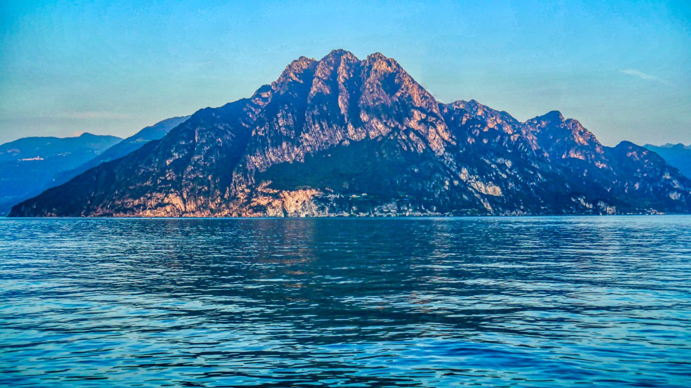 Lovere sul Lago d’Iseo al tramonto