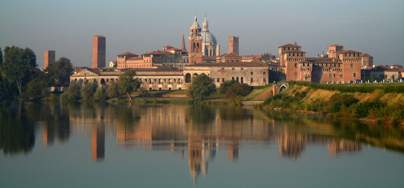 Profilo panoramico di Mantova