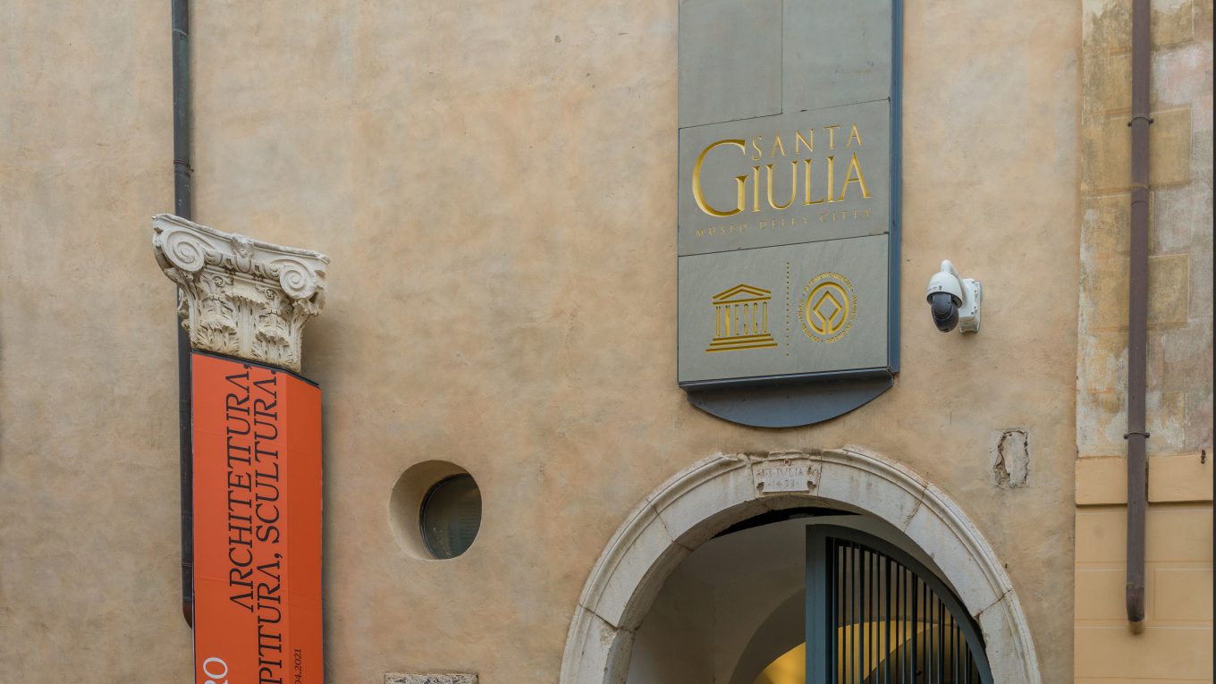 Ingresso del Museo di Santa Giulia a Brescia