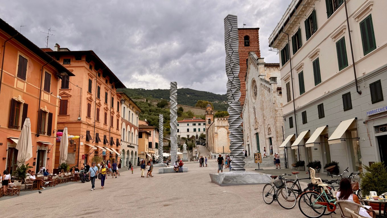 Piazza Duomo a Pietrasanta