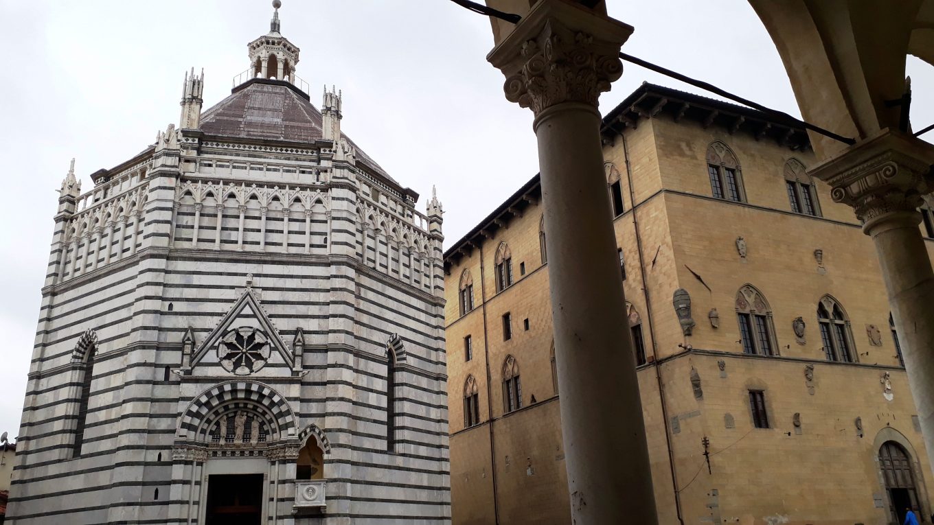 Piazza del Duomo a Pistoia