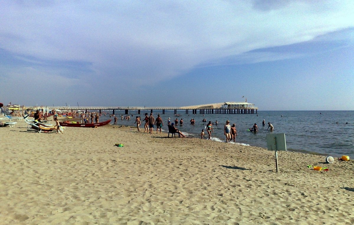 Pontile e spiaggia di Lido di Camaiore in Versilia
