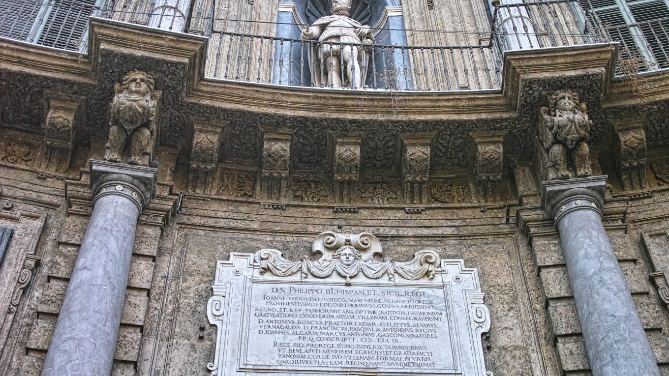 Quattro Canti a Palermo lungo il Cassaro