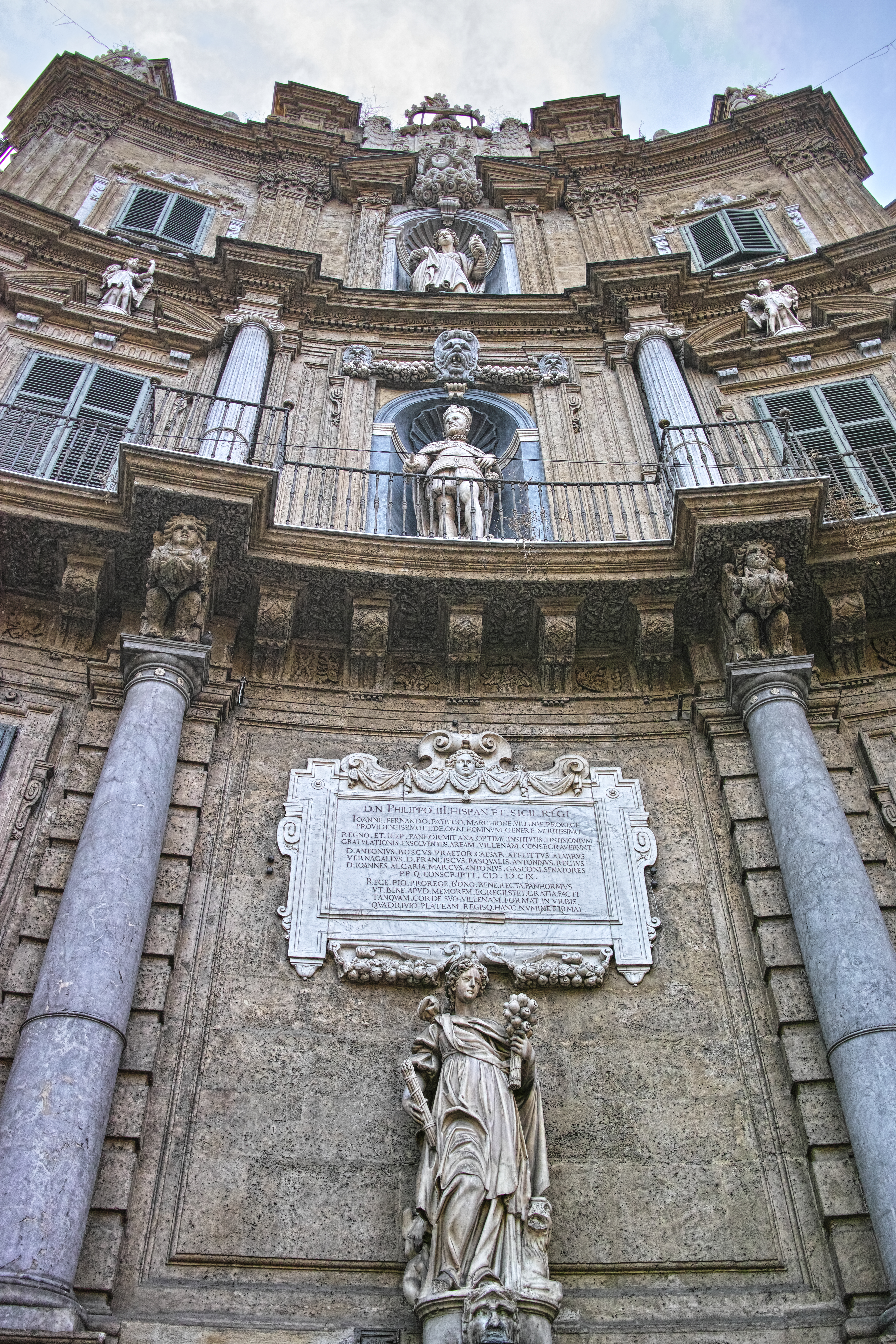 Quattro Canti a Palermo lungo il Cassaro