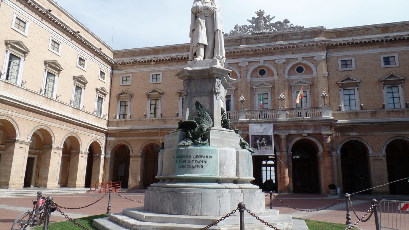 Piazza Leopardi a Recanati