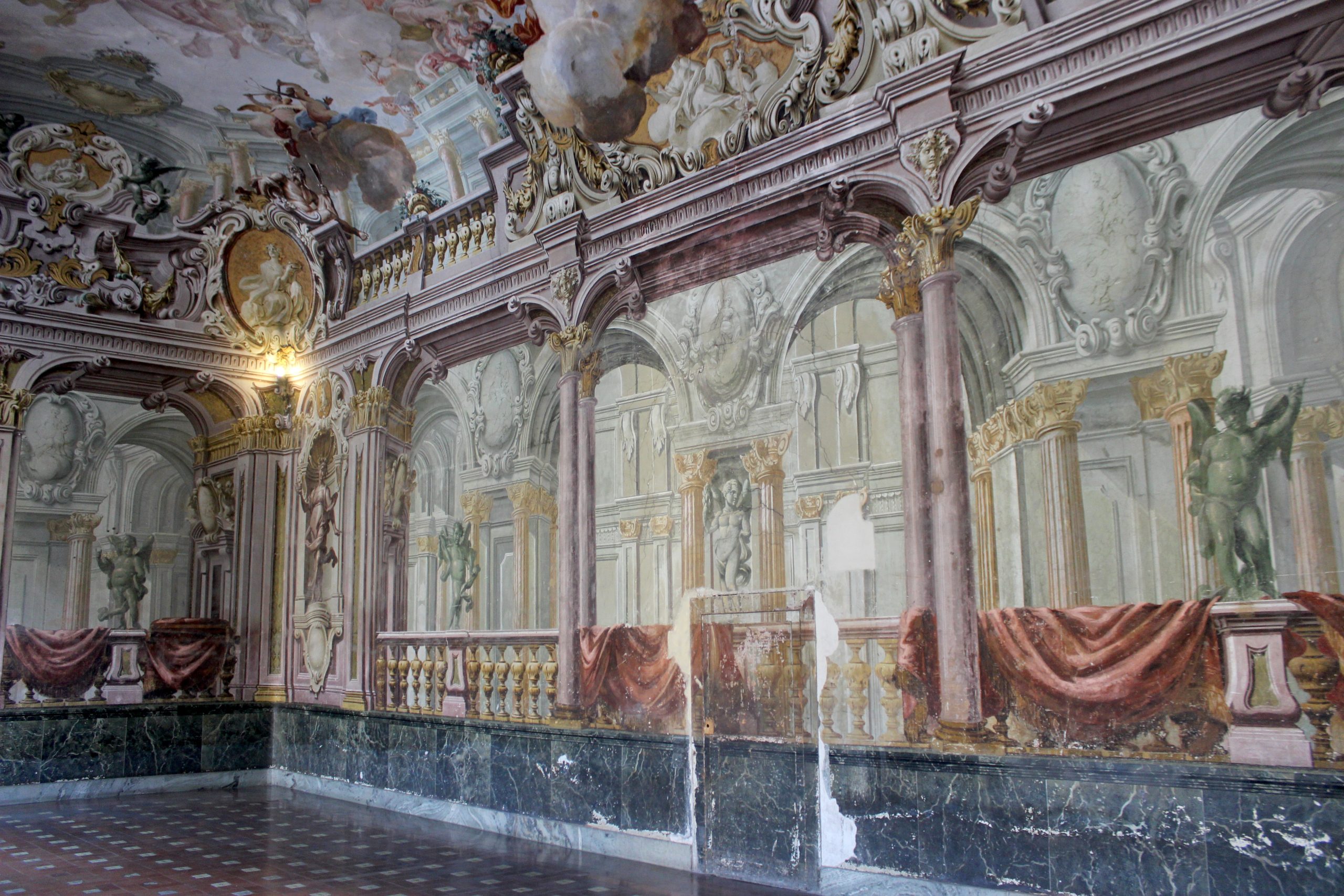 Salone decorato della Reggia di Portici