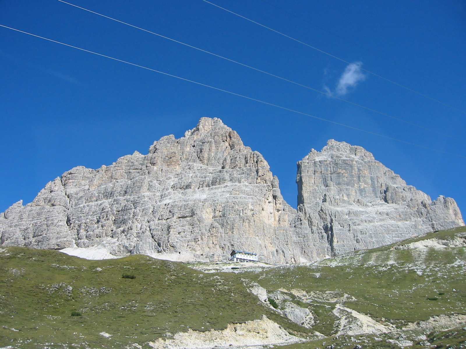Rifugio Auronzo sotto le Tre Cime di Lavaredo