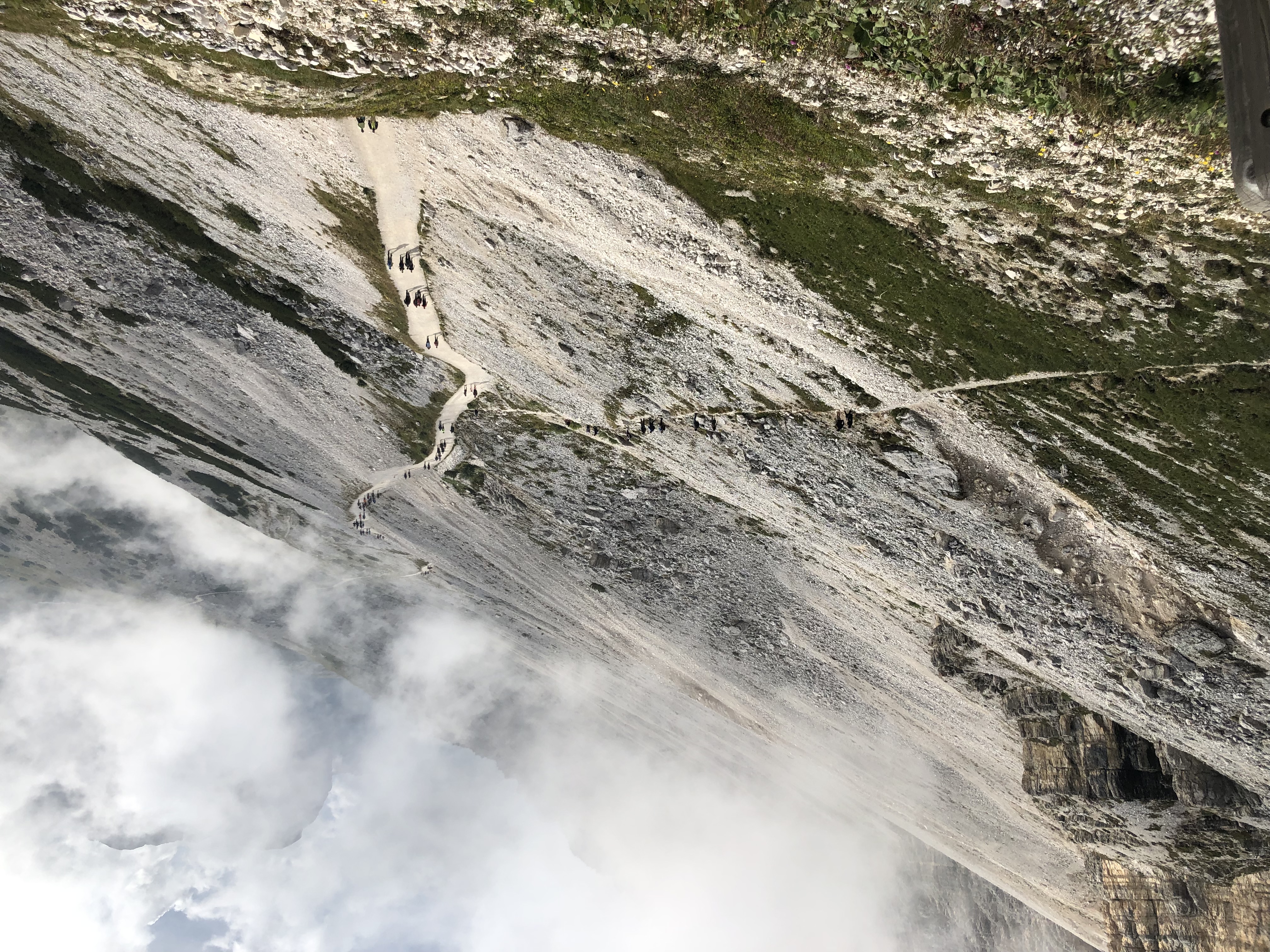 Sentiero sud dal Rifugio Auronzo verso le Tre Cime