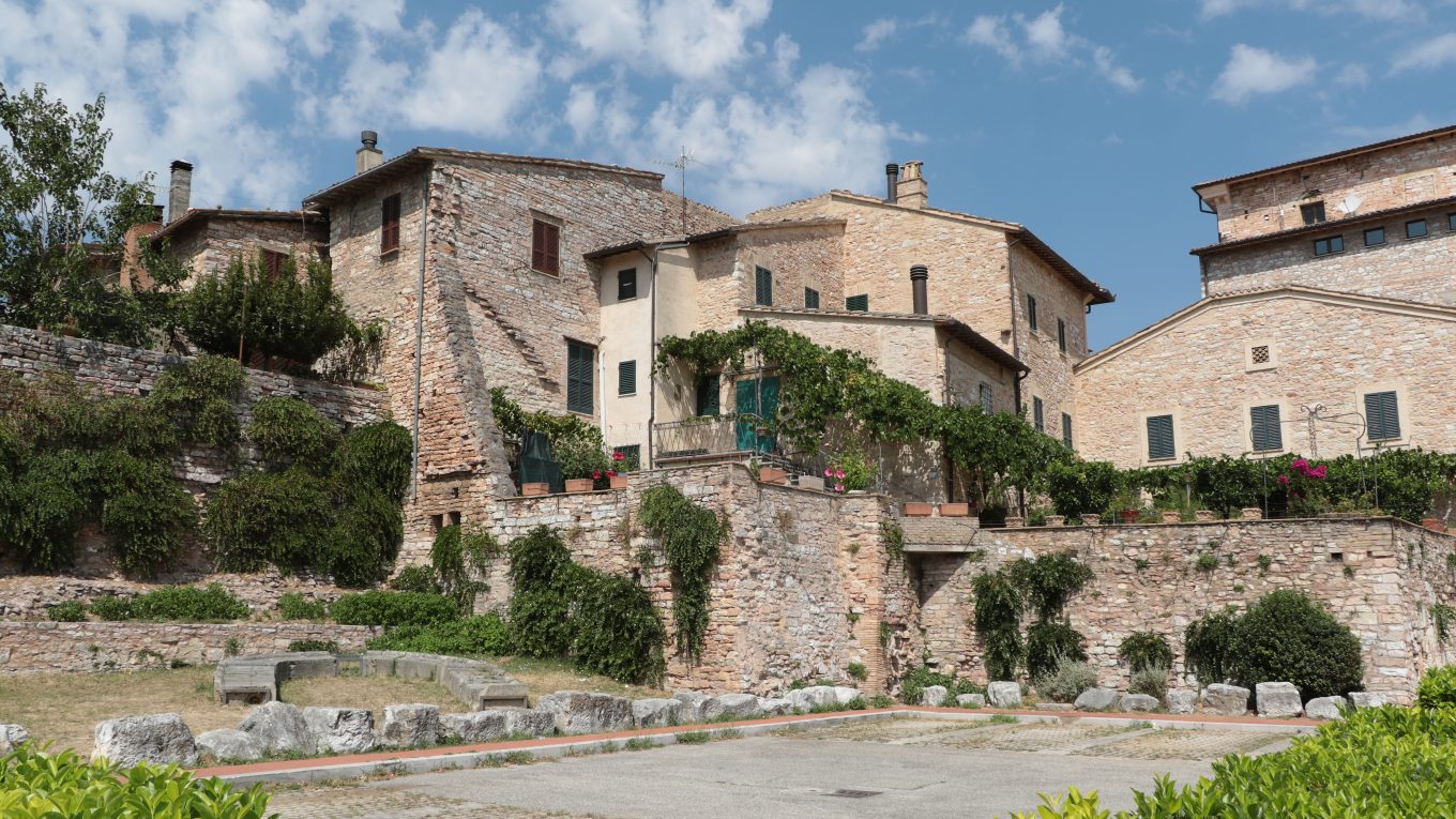 Case in pietra nel borgo di Spello in Umbria