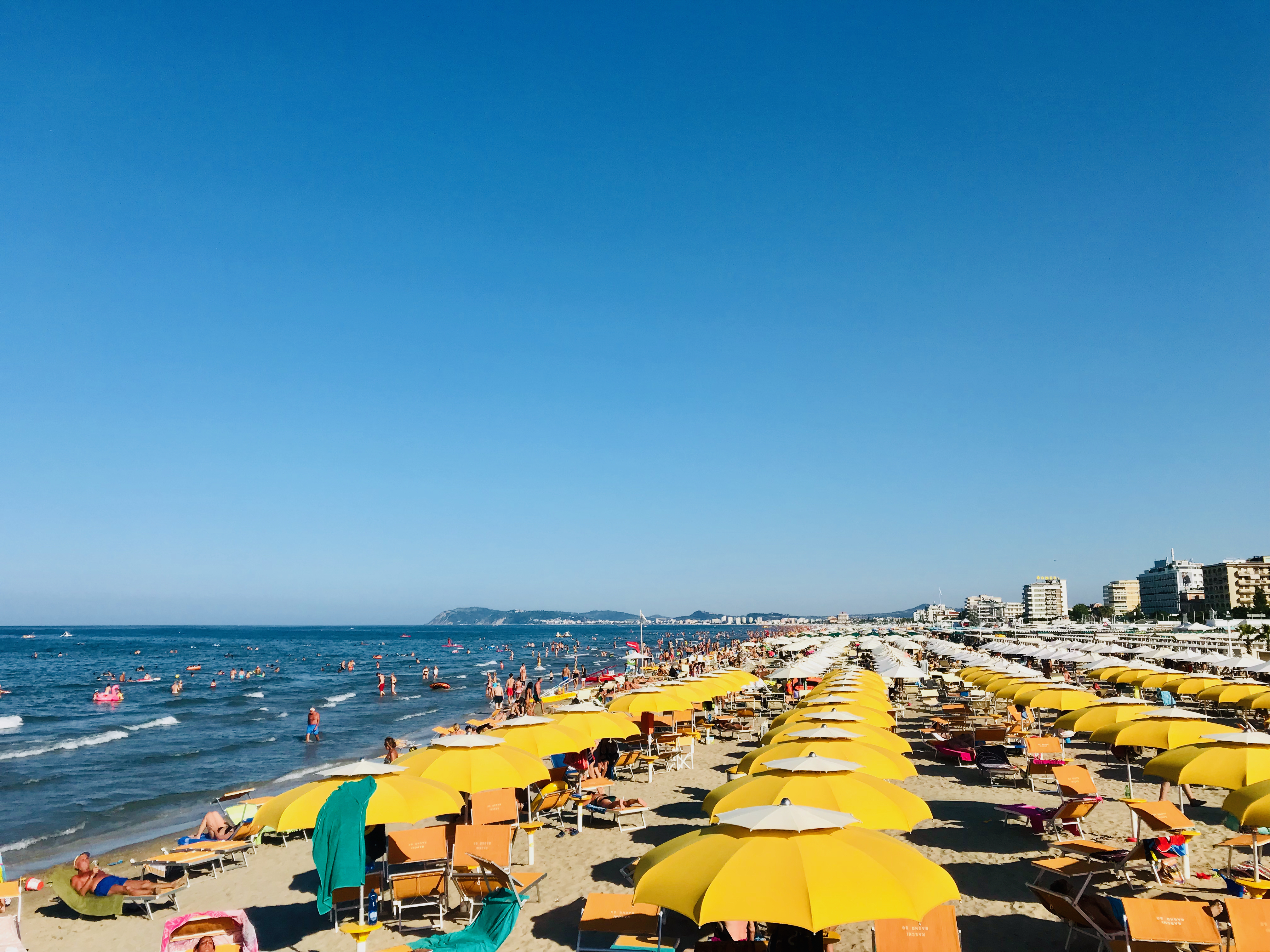 Spiaggia di Riccione vista dal portocanale