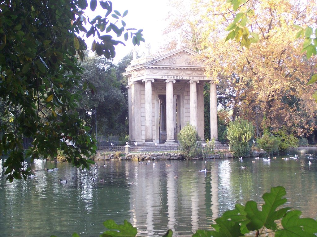 Tempio di Esculapio nei giardini di Villa Borghese a Roma