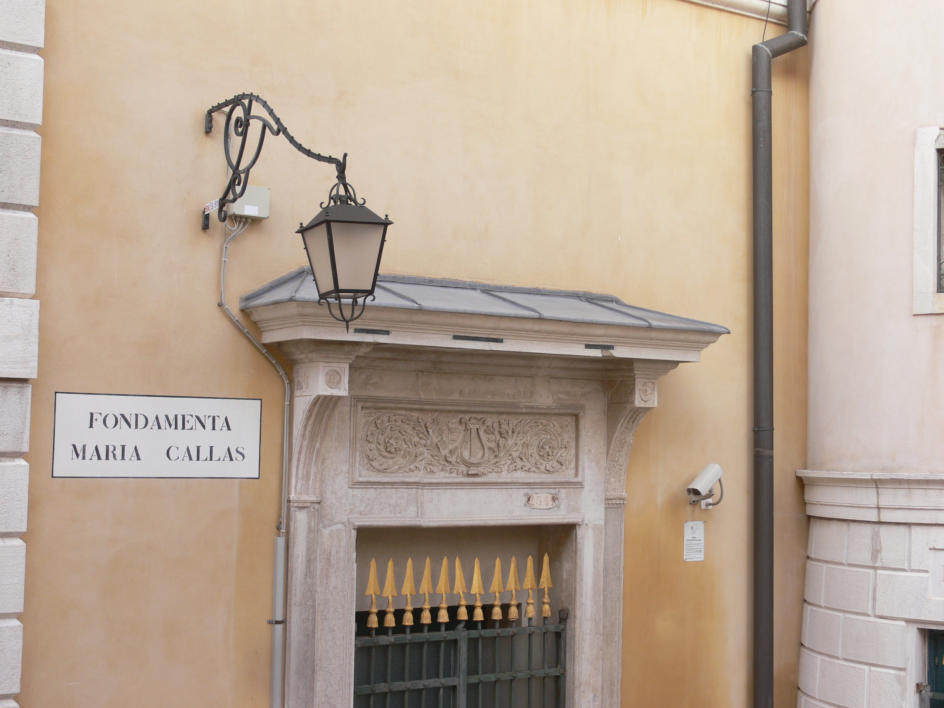 Esterno del Teatro La Fenice a Venezia