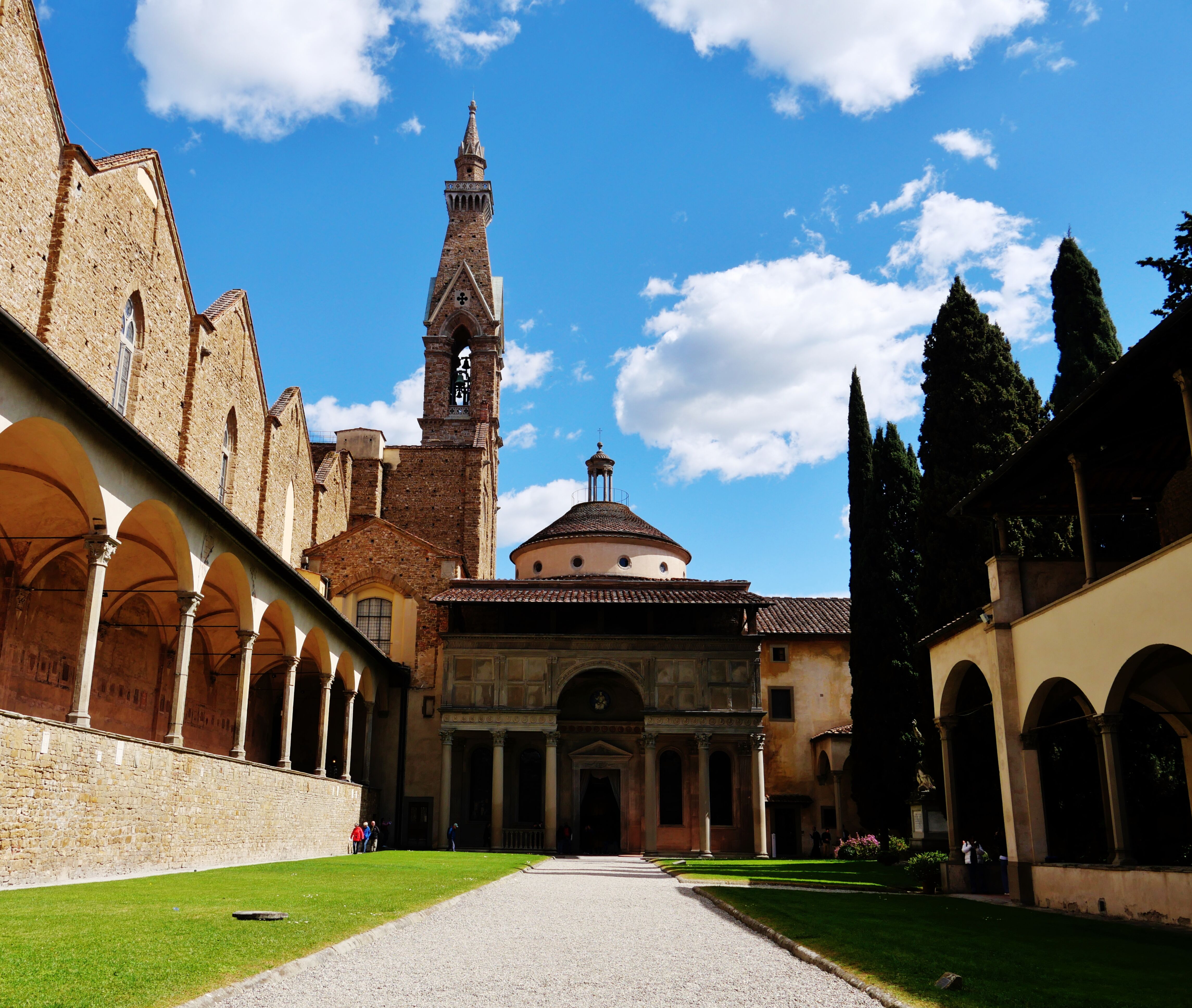Chiostro Grande e Cappella Pazzi nel complesso di Santa Croce a Firenze
