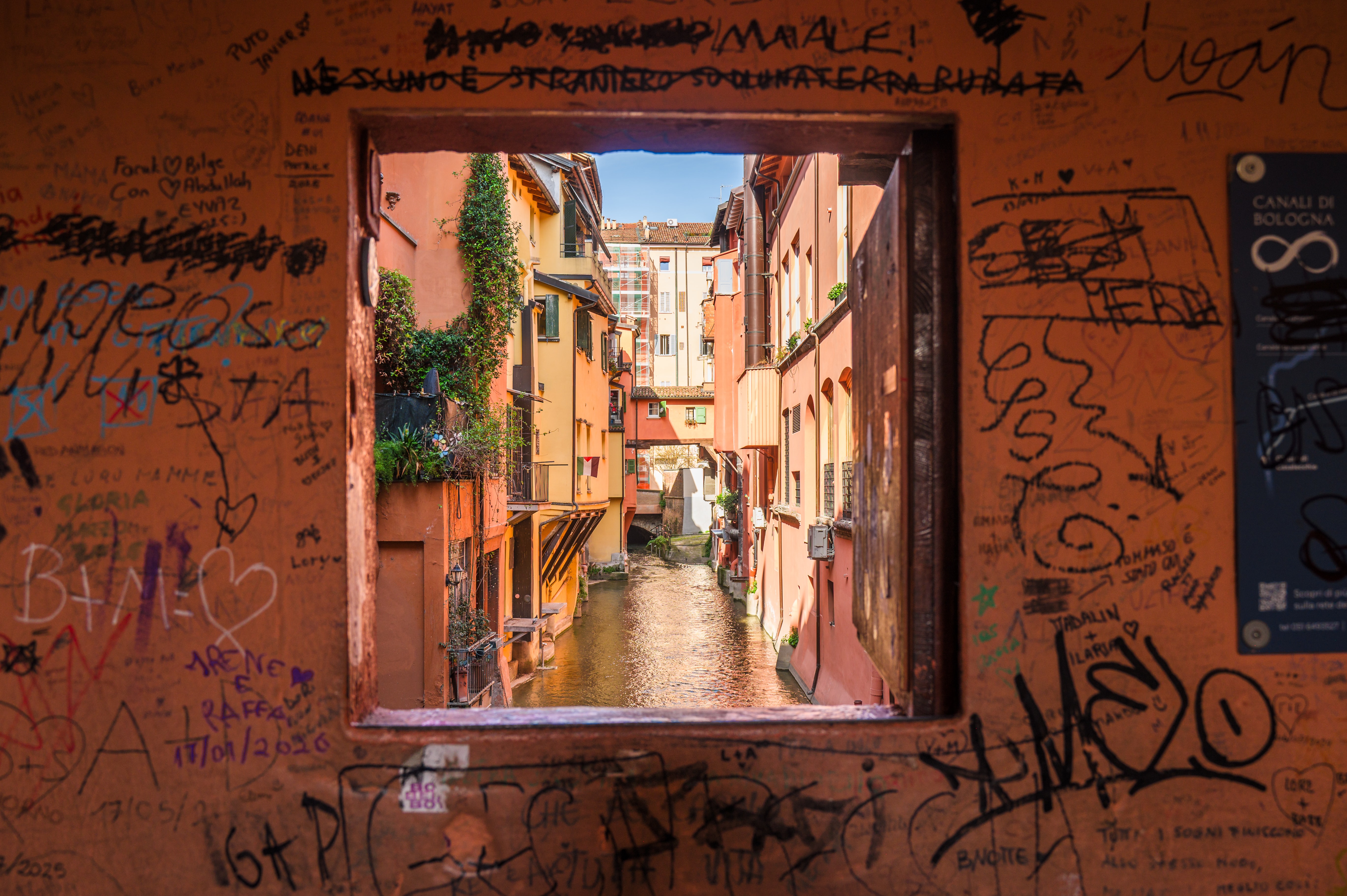 Canale delle Moline visto da via Piella a Bologna