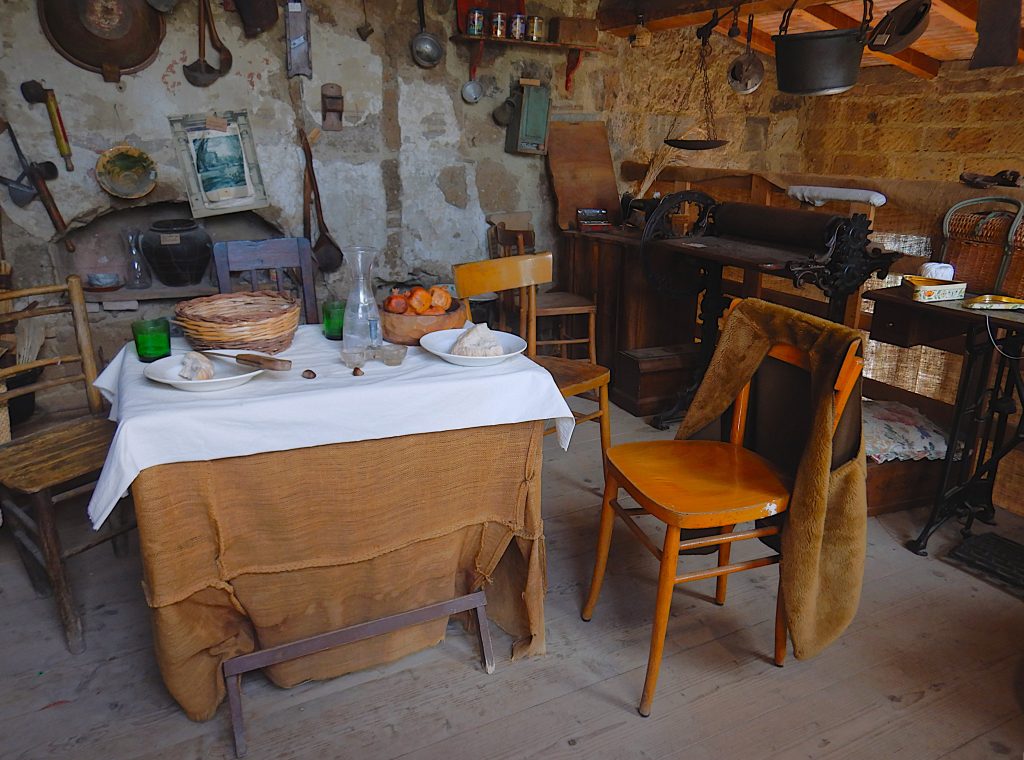 Antica cucina ricostruita nel borgo fantasma di Celleno