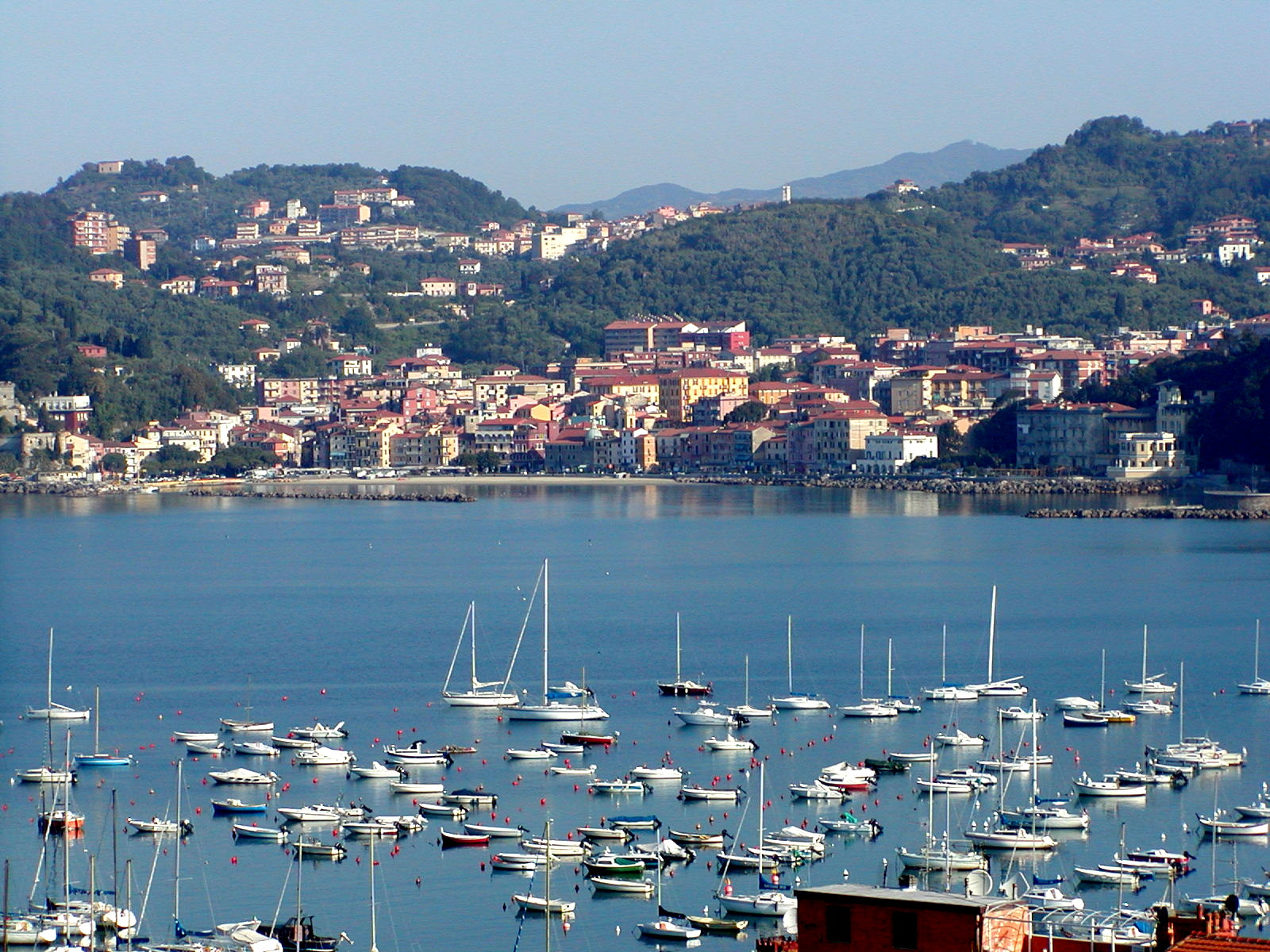 San Terenzo al mattino nel Comune di Lerici