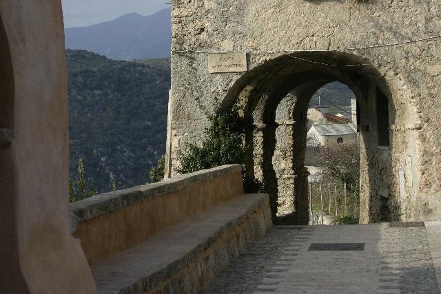 Piazza nel borgo di Borgio Verezzi