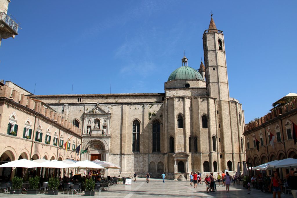 Piazza del Popolo ad Ascoli Piceno