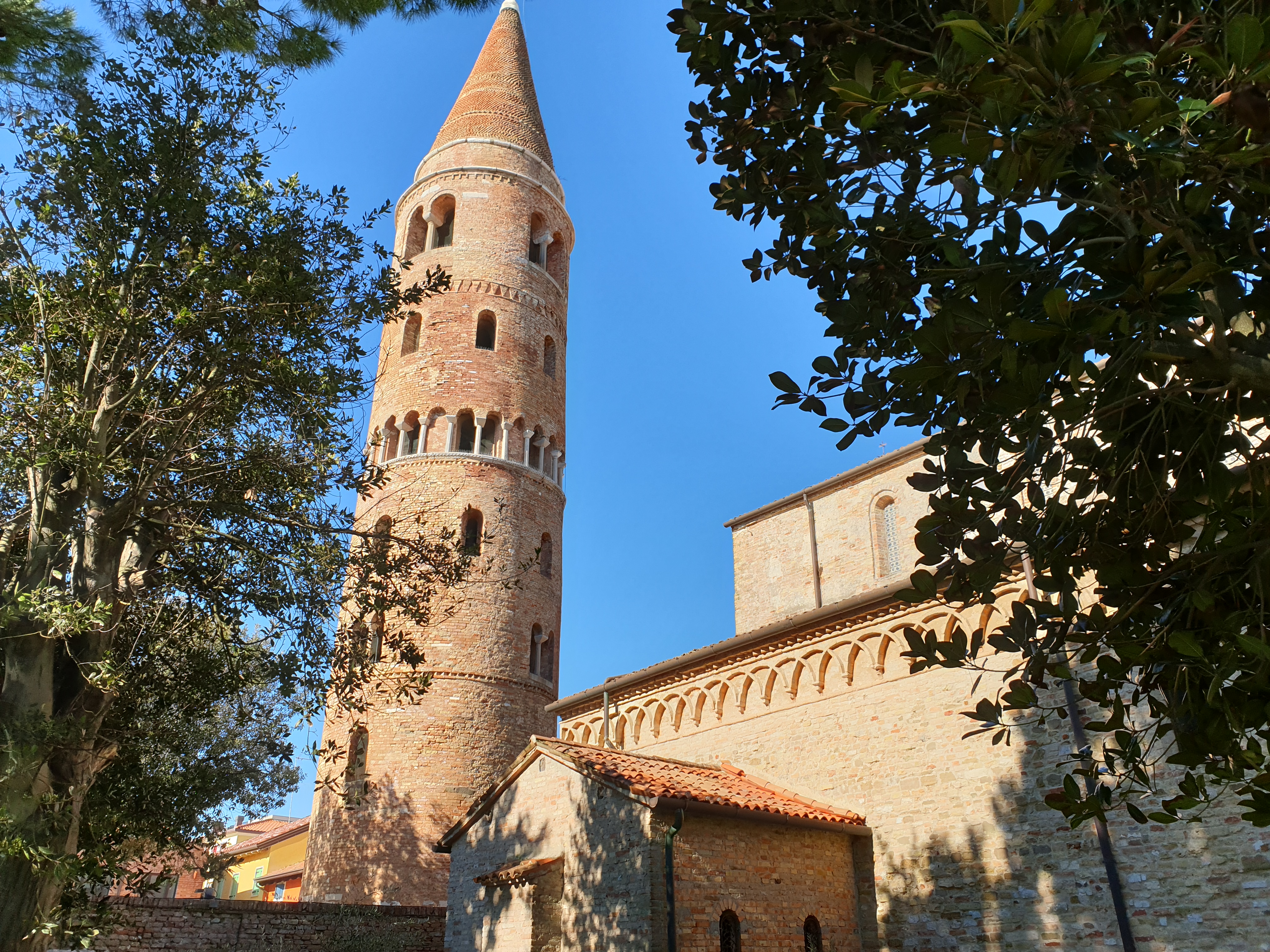 Campanile del Duomo di Caorle nel centro storico