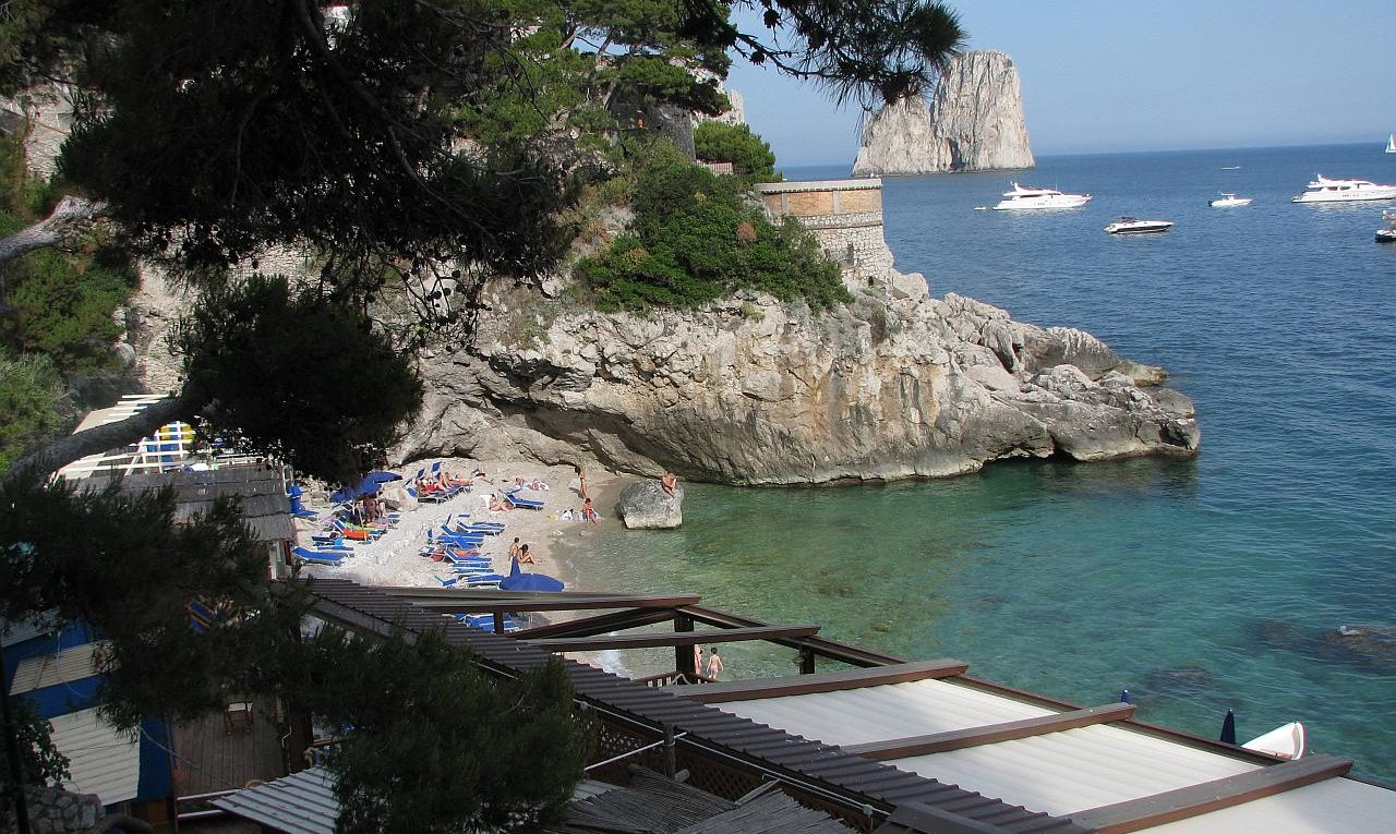 Marina Piccola a Capri vista dall alto