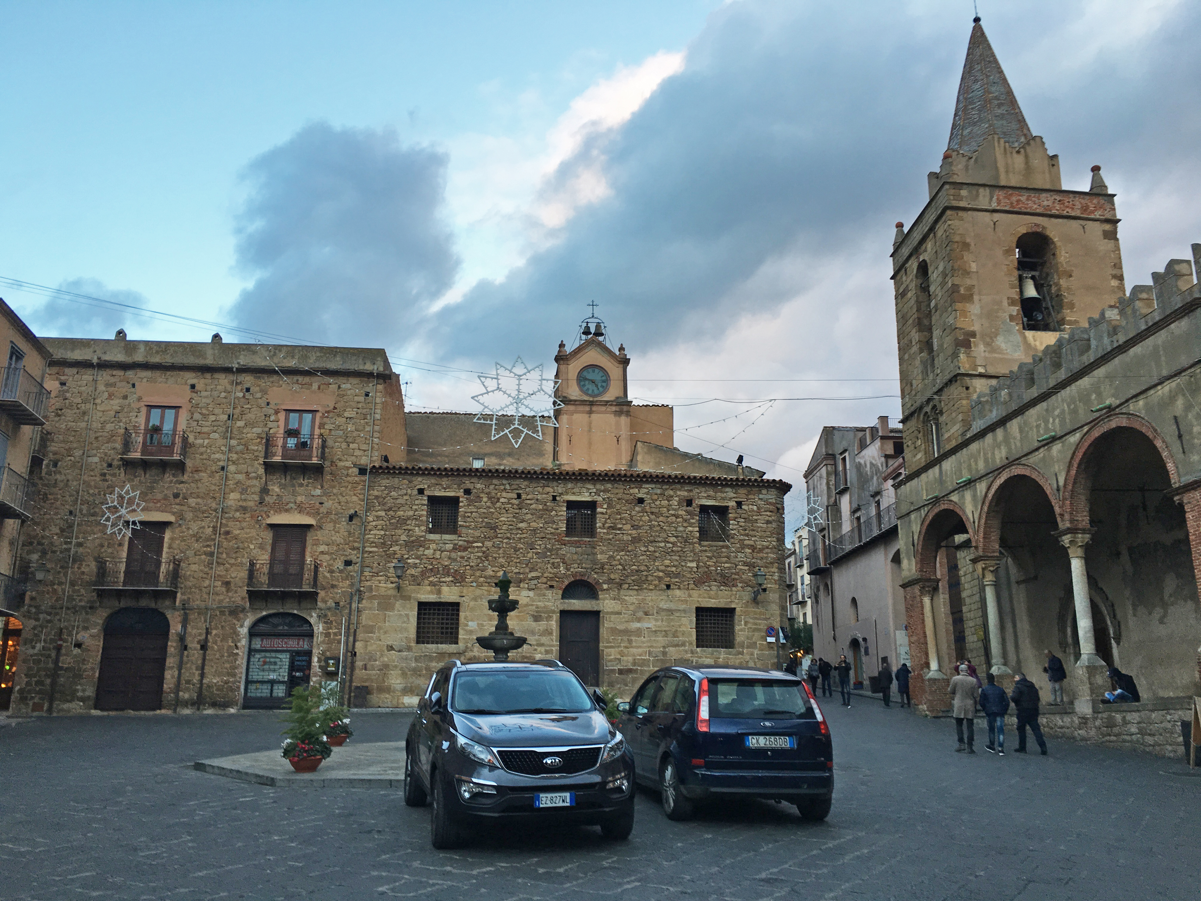 Piazza Margherita a Castelbuono con la matrice vecchia