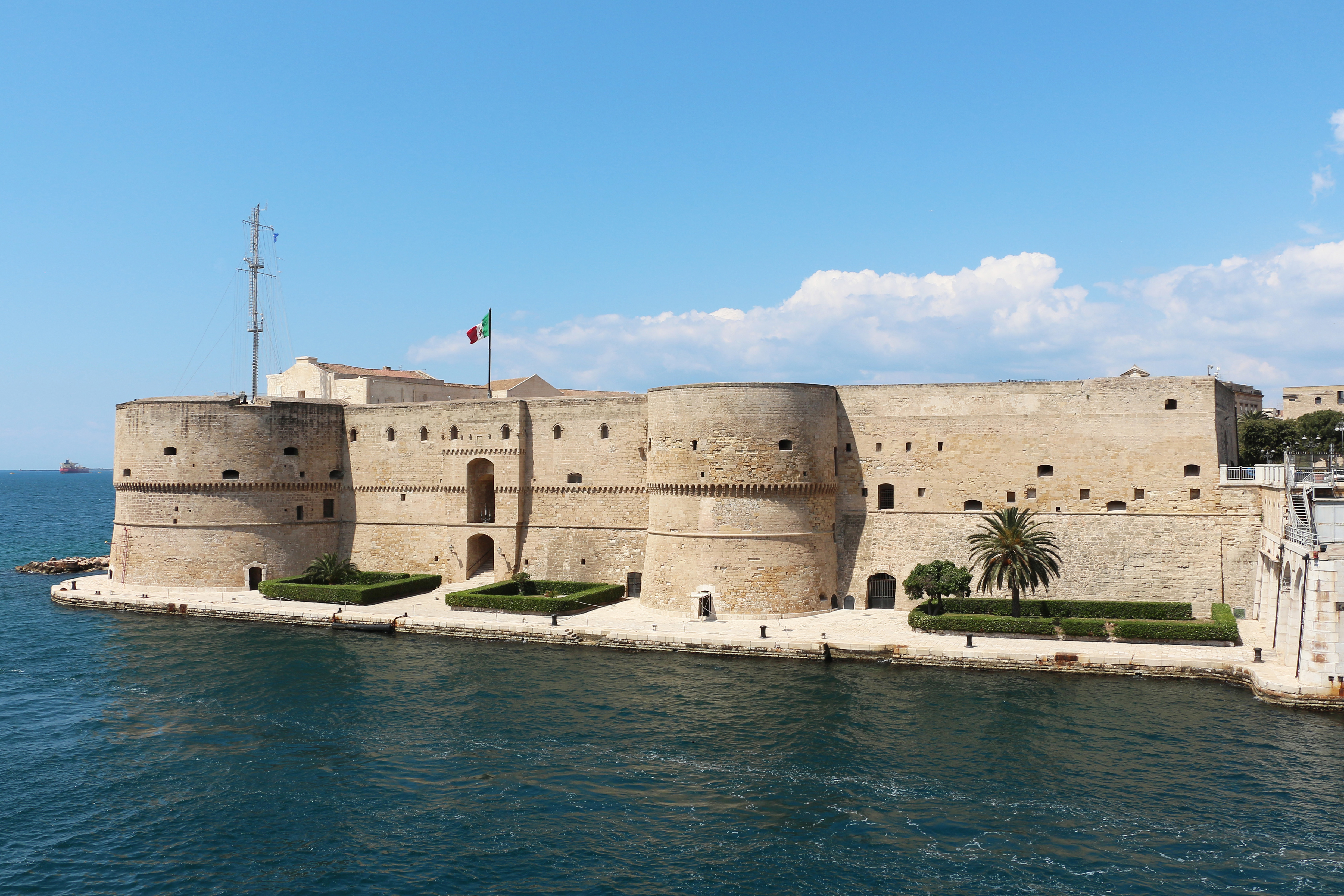 Castello Aragonese di Taranto vicino al Ponte Girevole