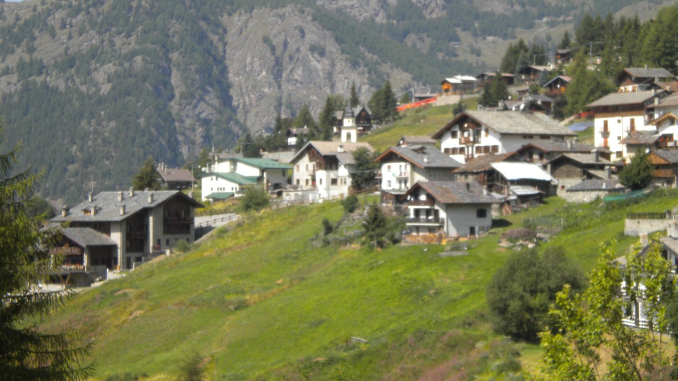 Panorama di Chamois in Valle d Aosta