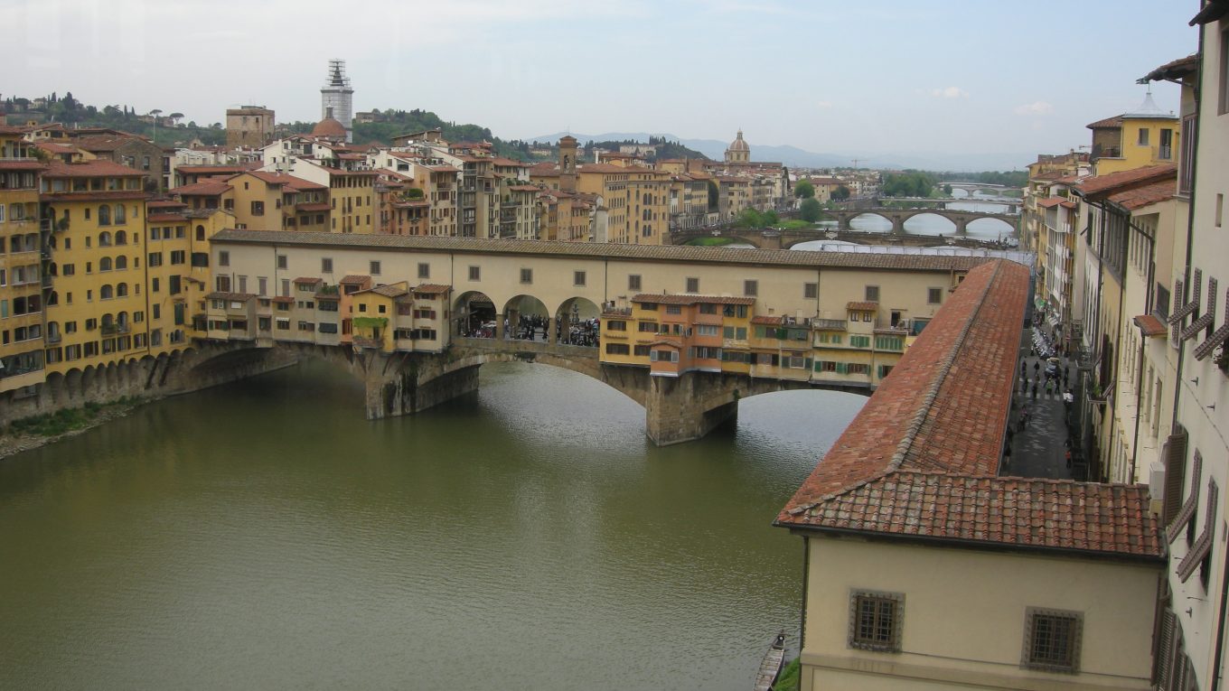 Corridoio Vasariano visto dagli Uffizi a Firenze