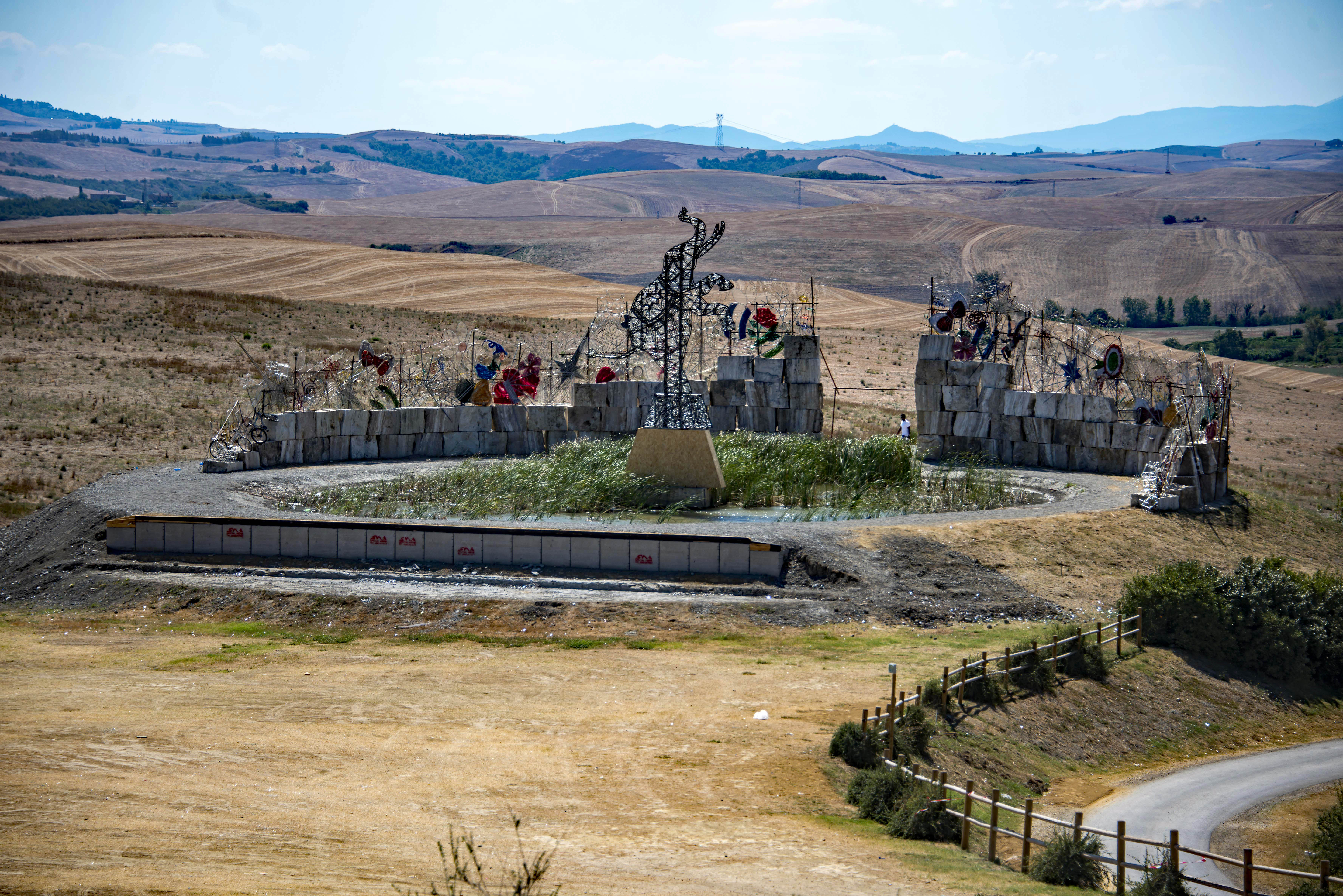 Panorama del Teatro del Silenzio e delle colline di Lajatico