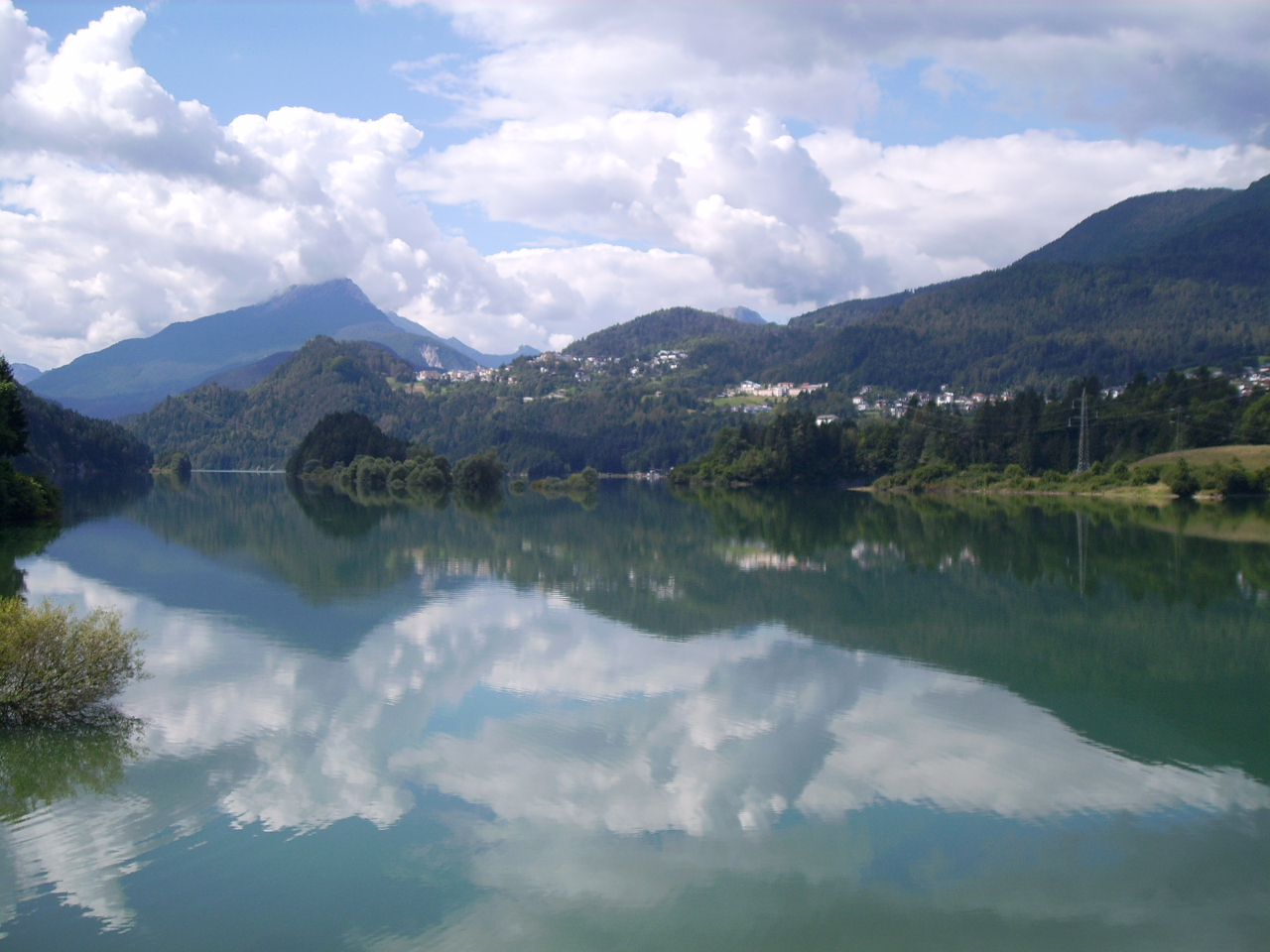 Lago di Centro Cadore con Pieve di Cadore e Dolomiti